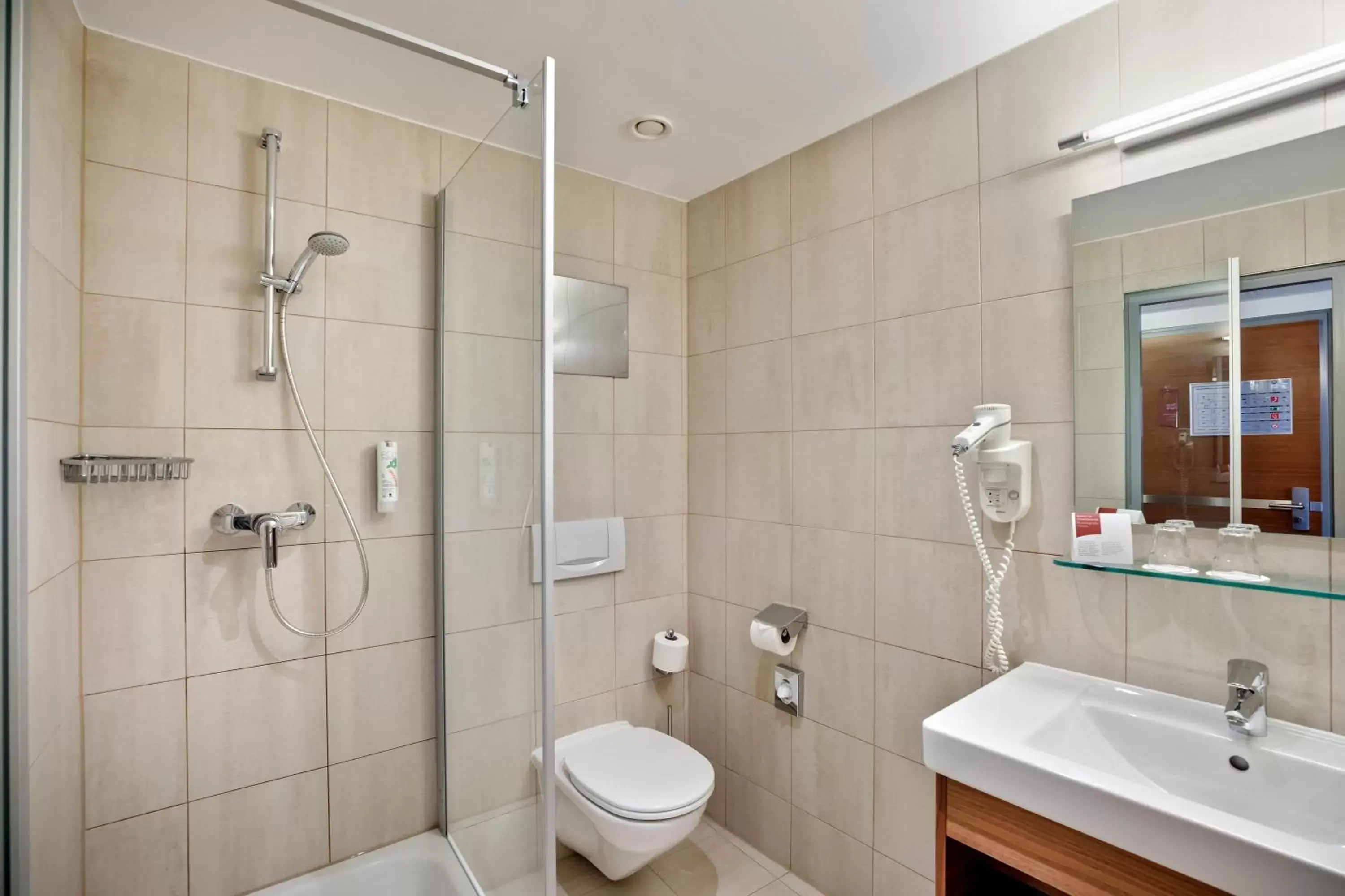 Shower, Bathroom in Austria Trend Hotel Anatol Wien