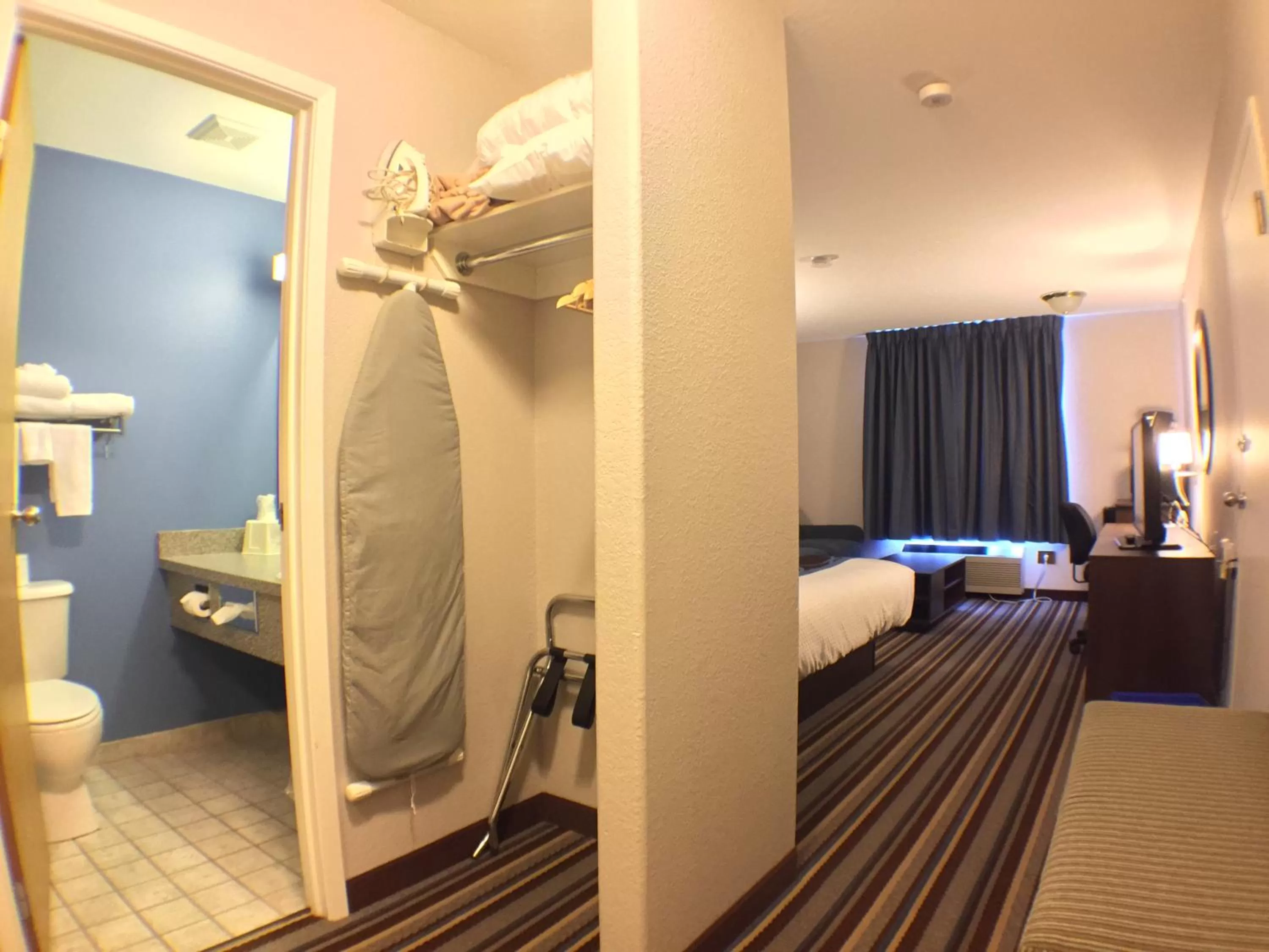 Bed in Super 8 by Wyndham Fort Frances