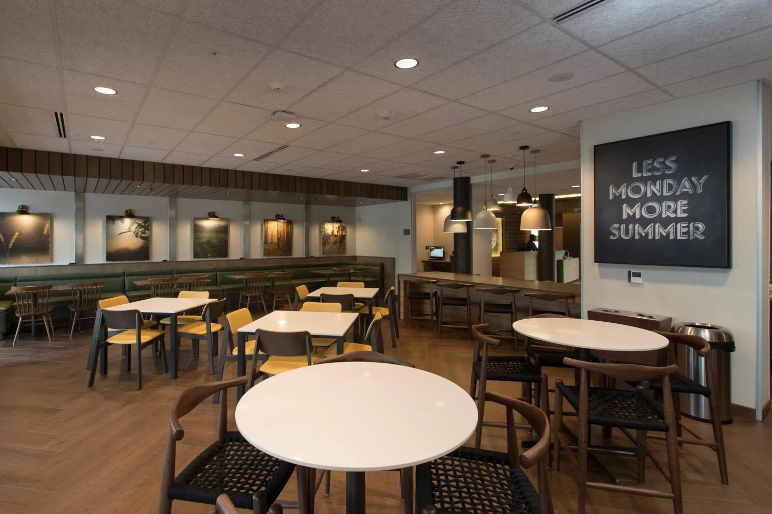 Breakfast, Lounge/Bar in Fairfield Inn & Suites by Marriott Philadelphia Valley Forge/Great Valley