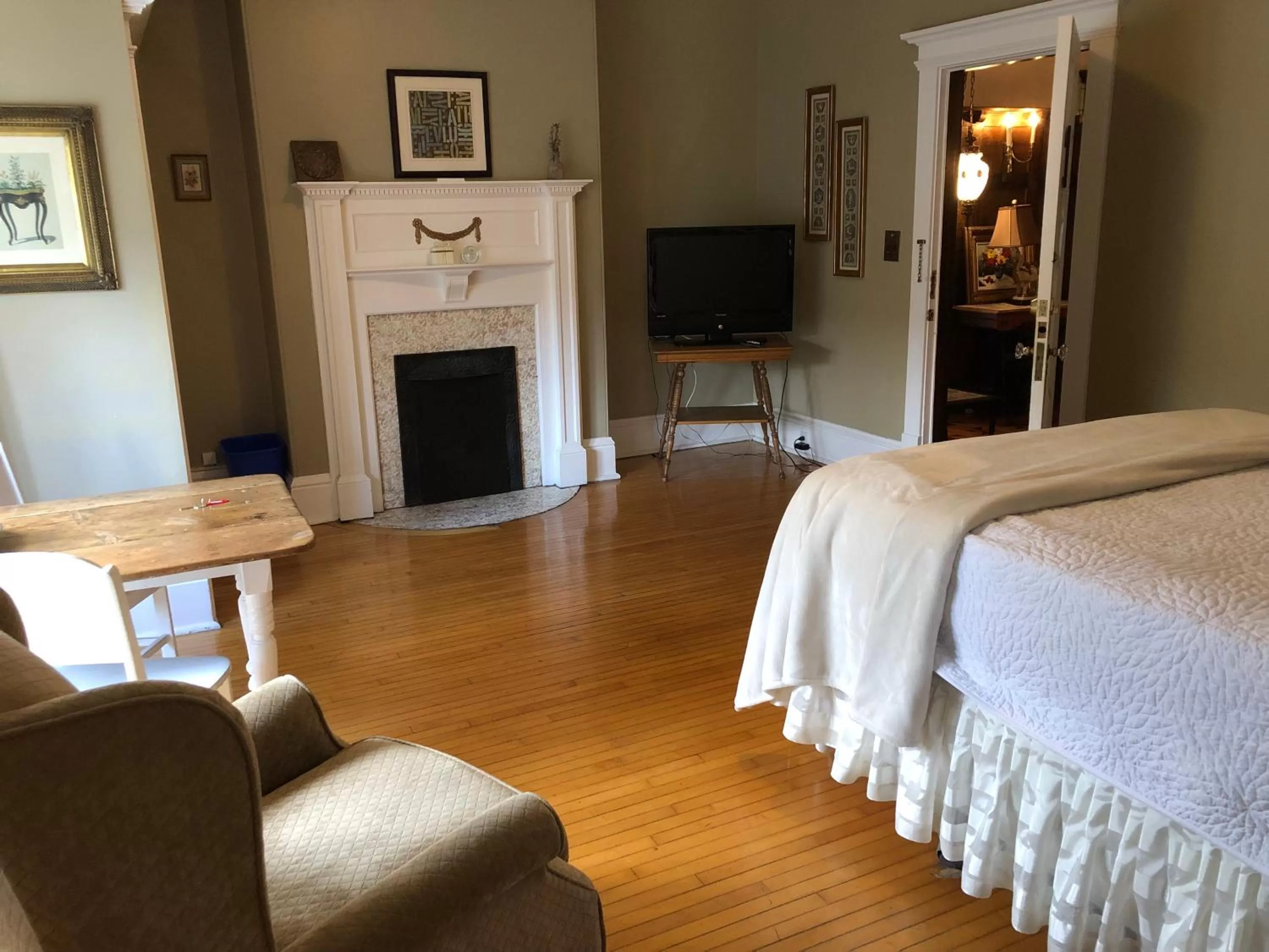 Bed in Leaside Manor