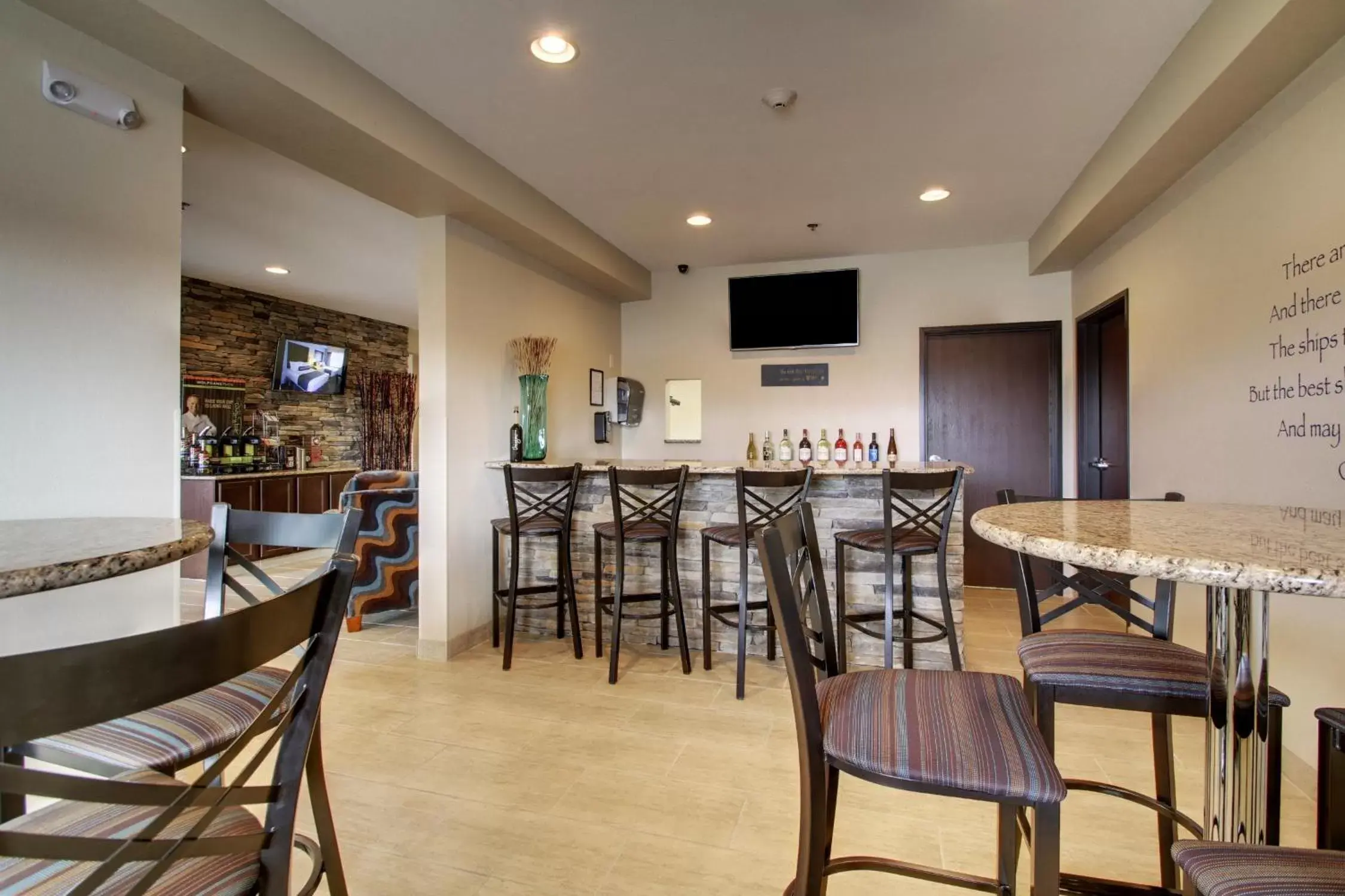 Lounge or bar, Restaurant/Places to Eat in Cobblestone Inn & Suites - Fort Dodge