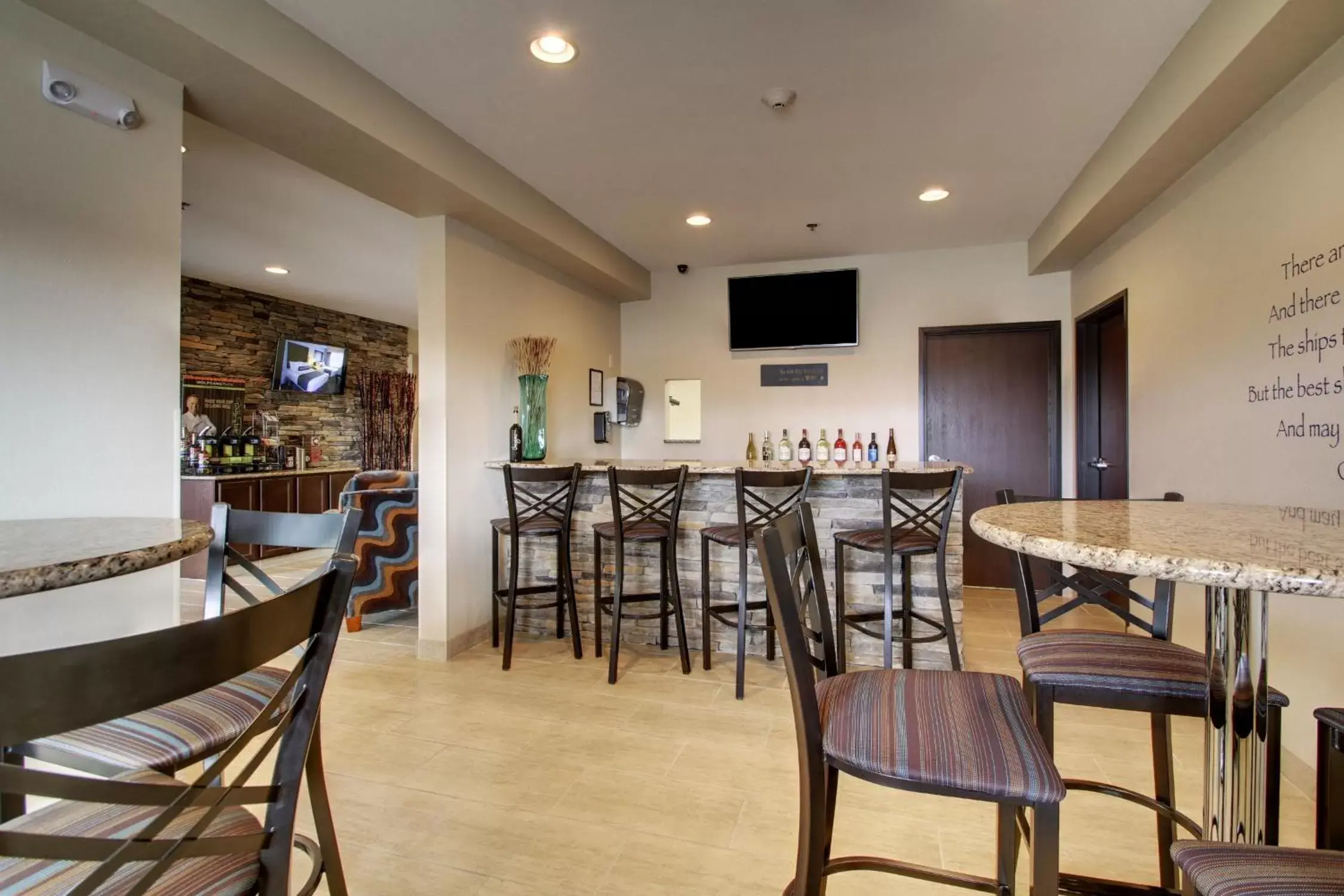 Lounge or bar in Cobblestone Inn & Suites - Fort Dodge Lounge or bar in Cobblestone Inn & Suites - Fort Dodge