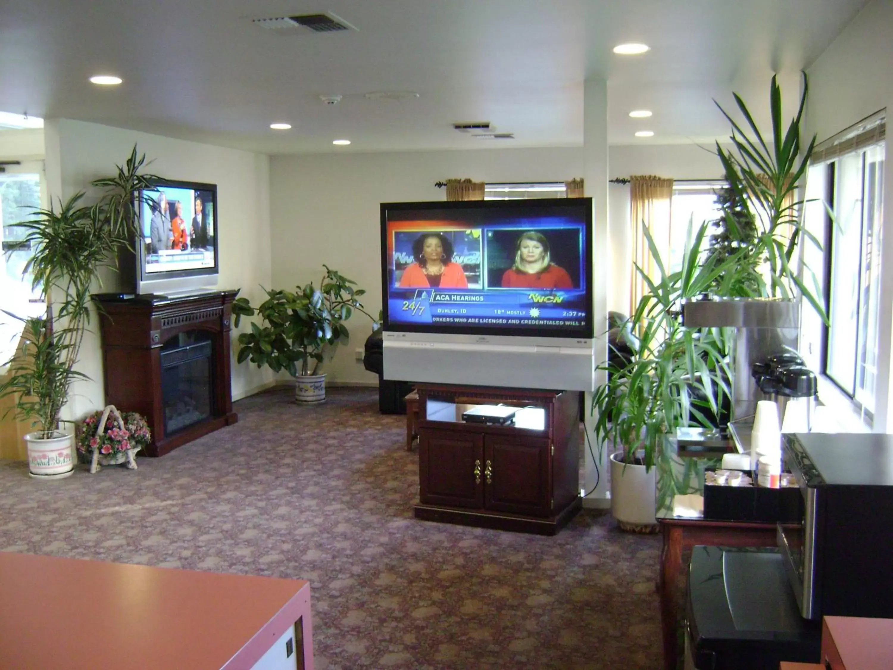 Lobby or reception, TV/Entertainment Center in Edgewick Inn