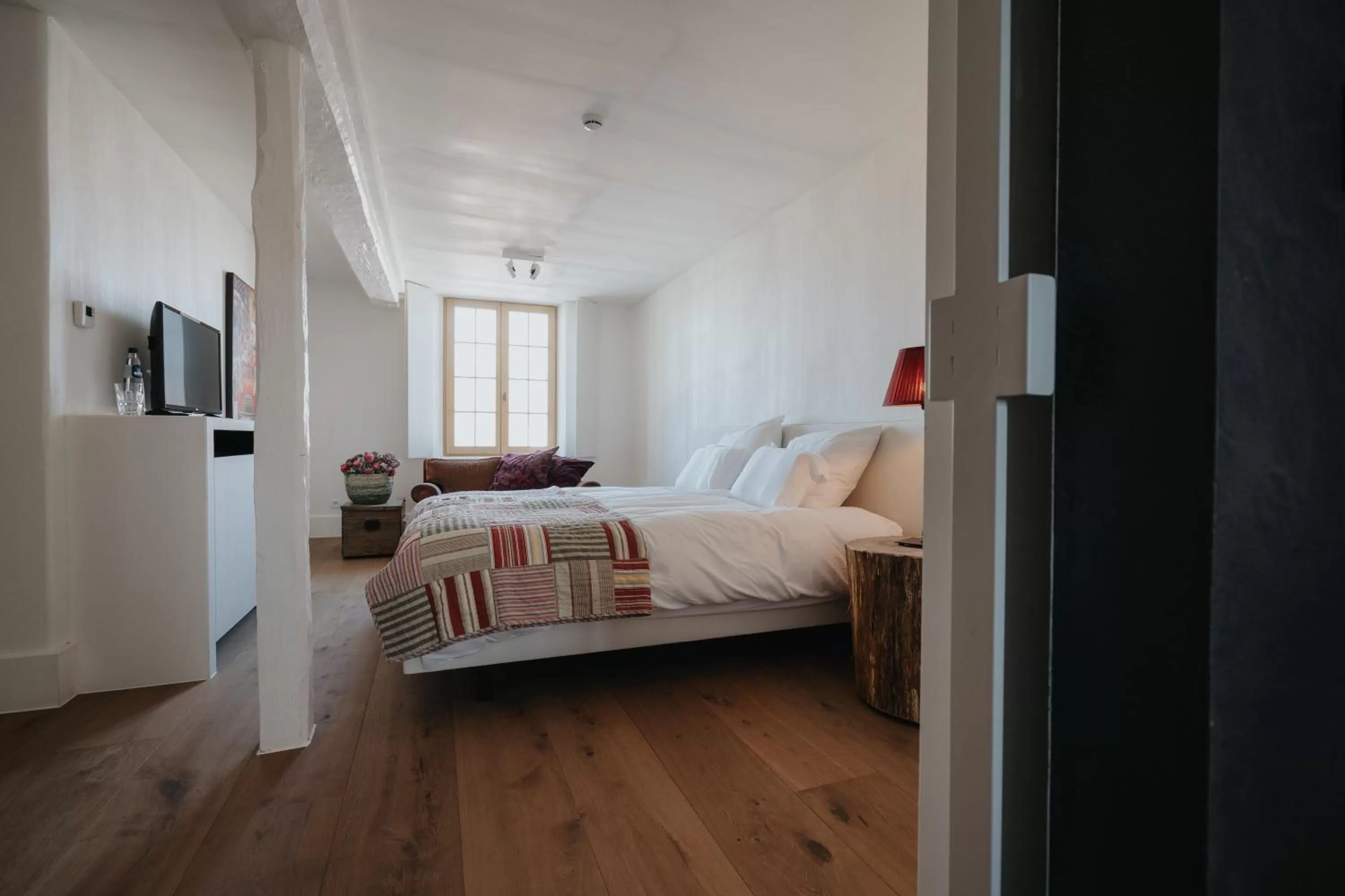 Bedroom, Bed in Amitié