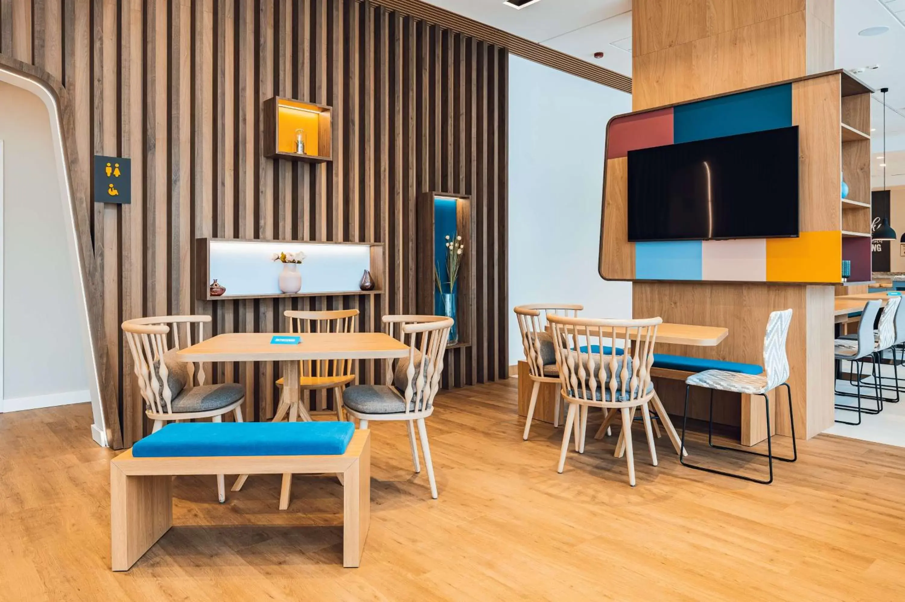 Dining area, TV/Entertainment Center in Hampton By Hilton Warsaw Reduta