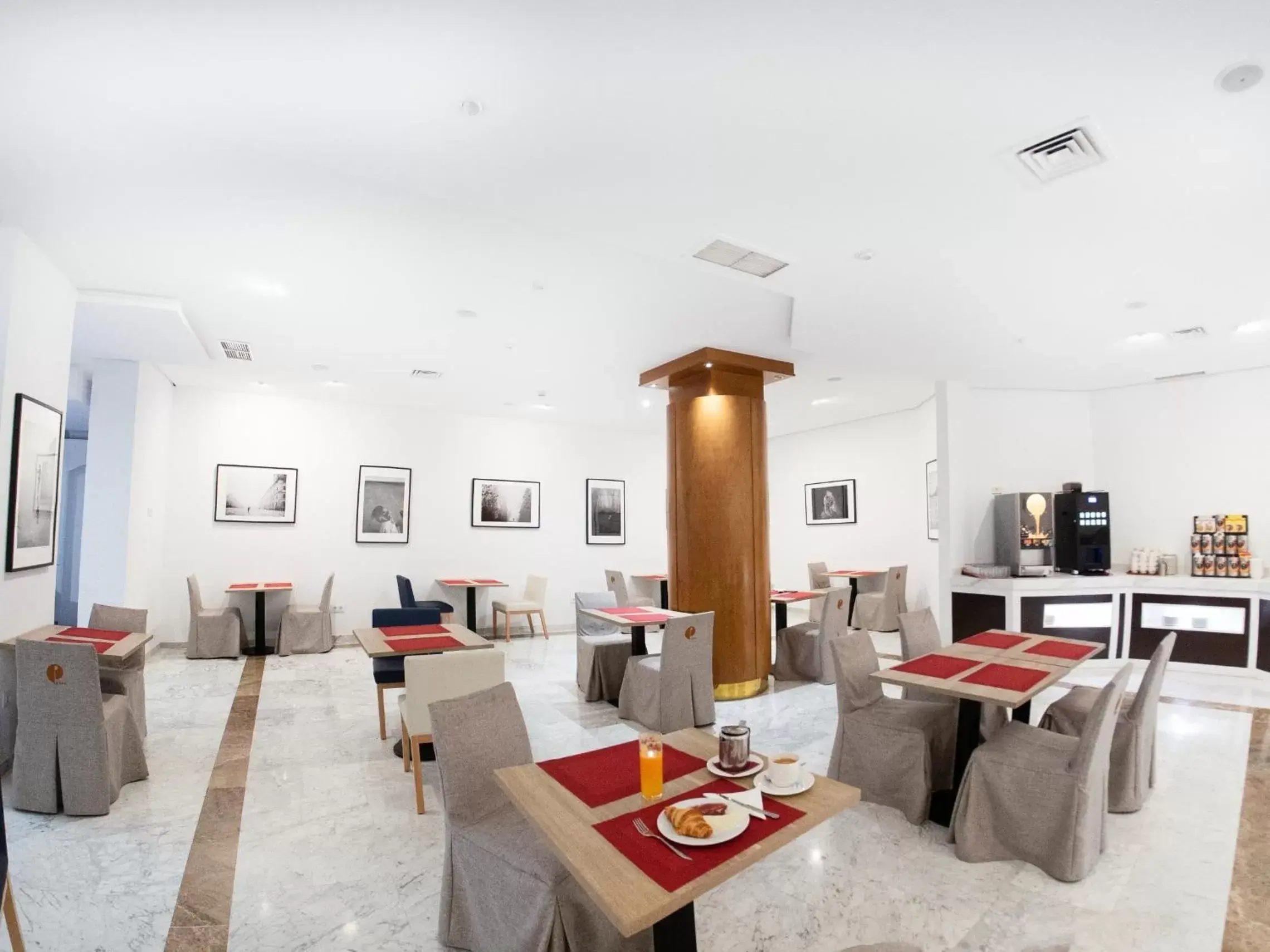 Breakfast in Hotel Pasarela Breakfast in Hotel Pasarela