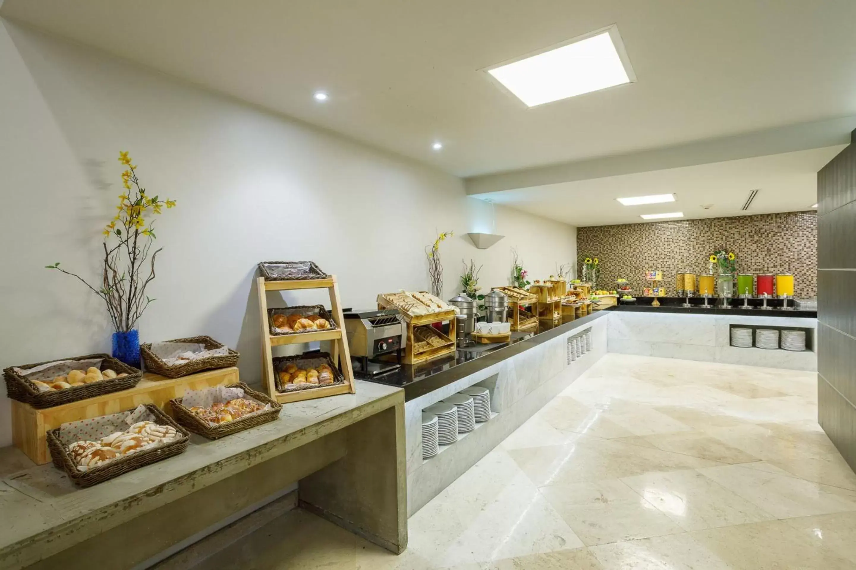 Buffet breakfast, Restaurant/Places to Eat in Real Inn Tijuana by Camino Real Hotels