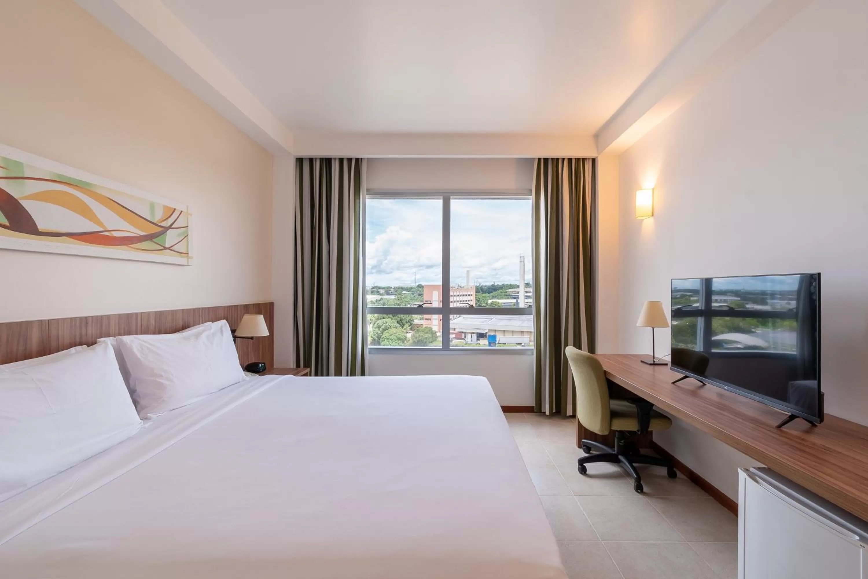 Photo of the whole room, Bed in Holiday Inn Manaus by IHG