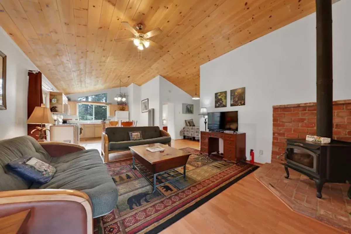 Seating Area in Silver Pines Lodge