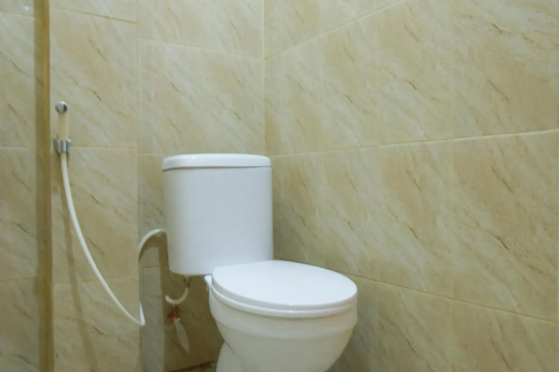 Bathroom in RedDoorz near Terminal A Adisucipto Airport