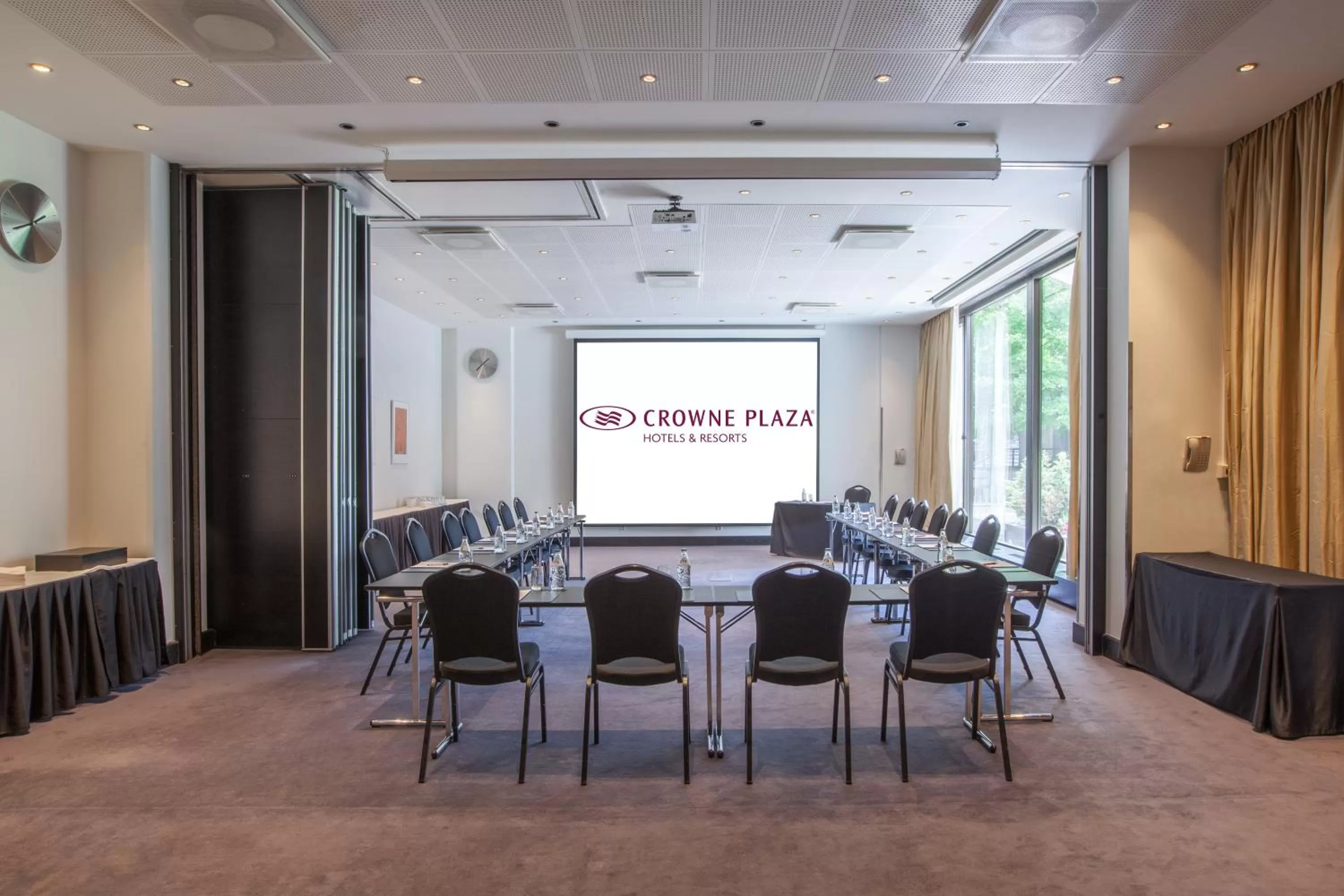 Meeting/conference room in Crowne Plaza Helsinki - Hesperia by IHG