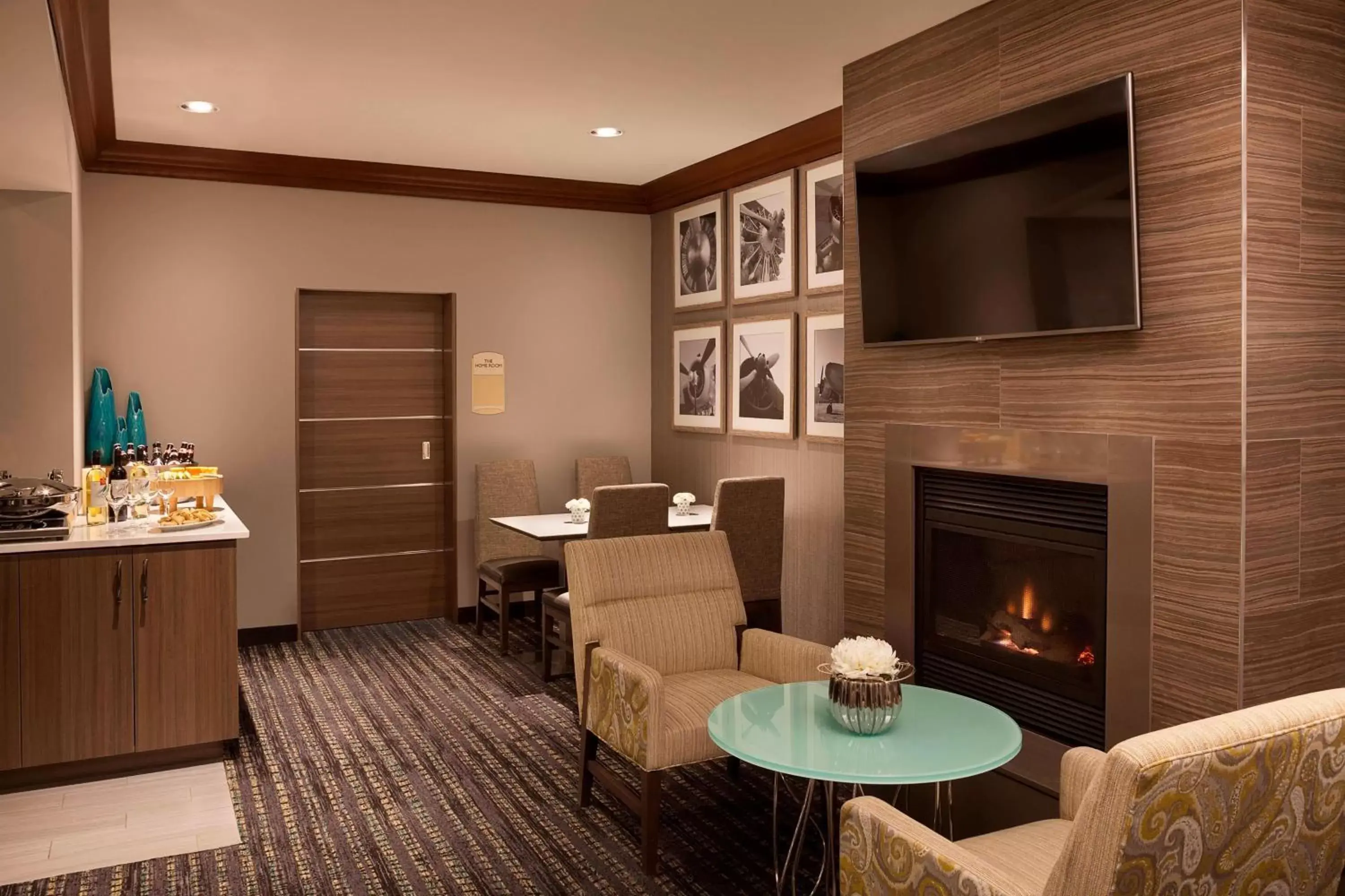 Restaurant/places to eat in Residence Inn by Marriott Toronto Airport