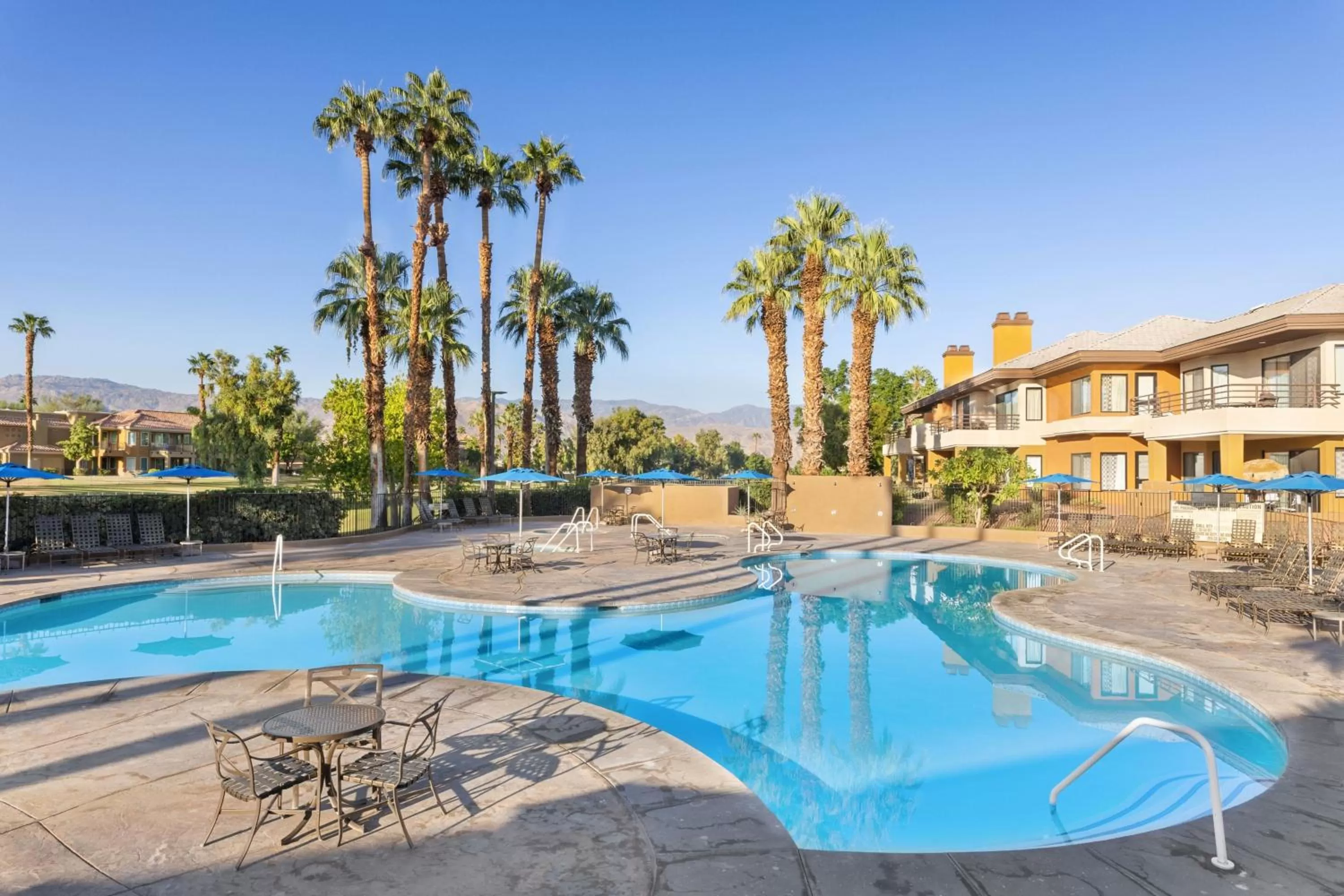 Swimming pool in Marriott's Desert Springs Villas II