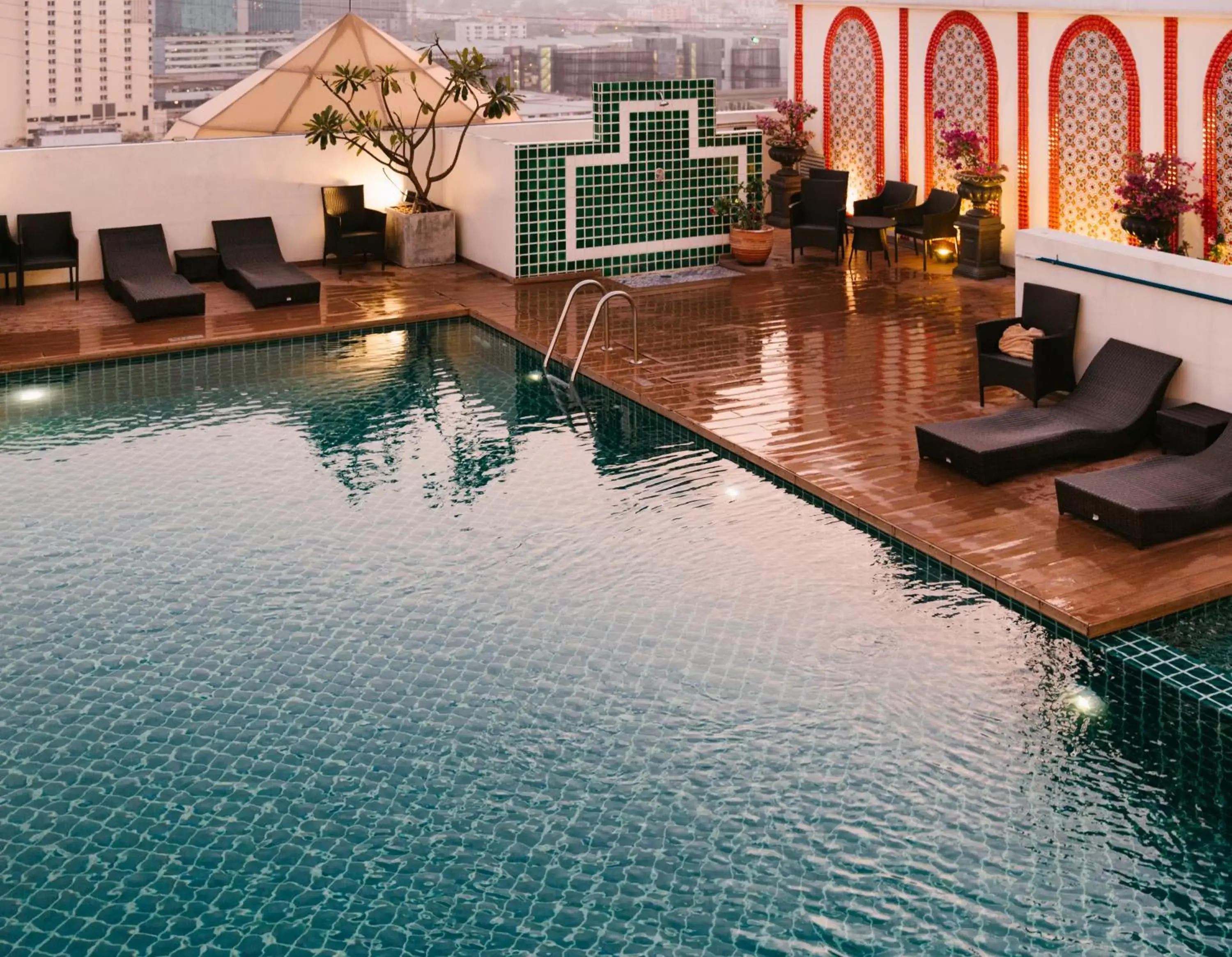 Swimming Pool in Al Meroz Hotel Bangkok - The Leading Halal Hotel