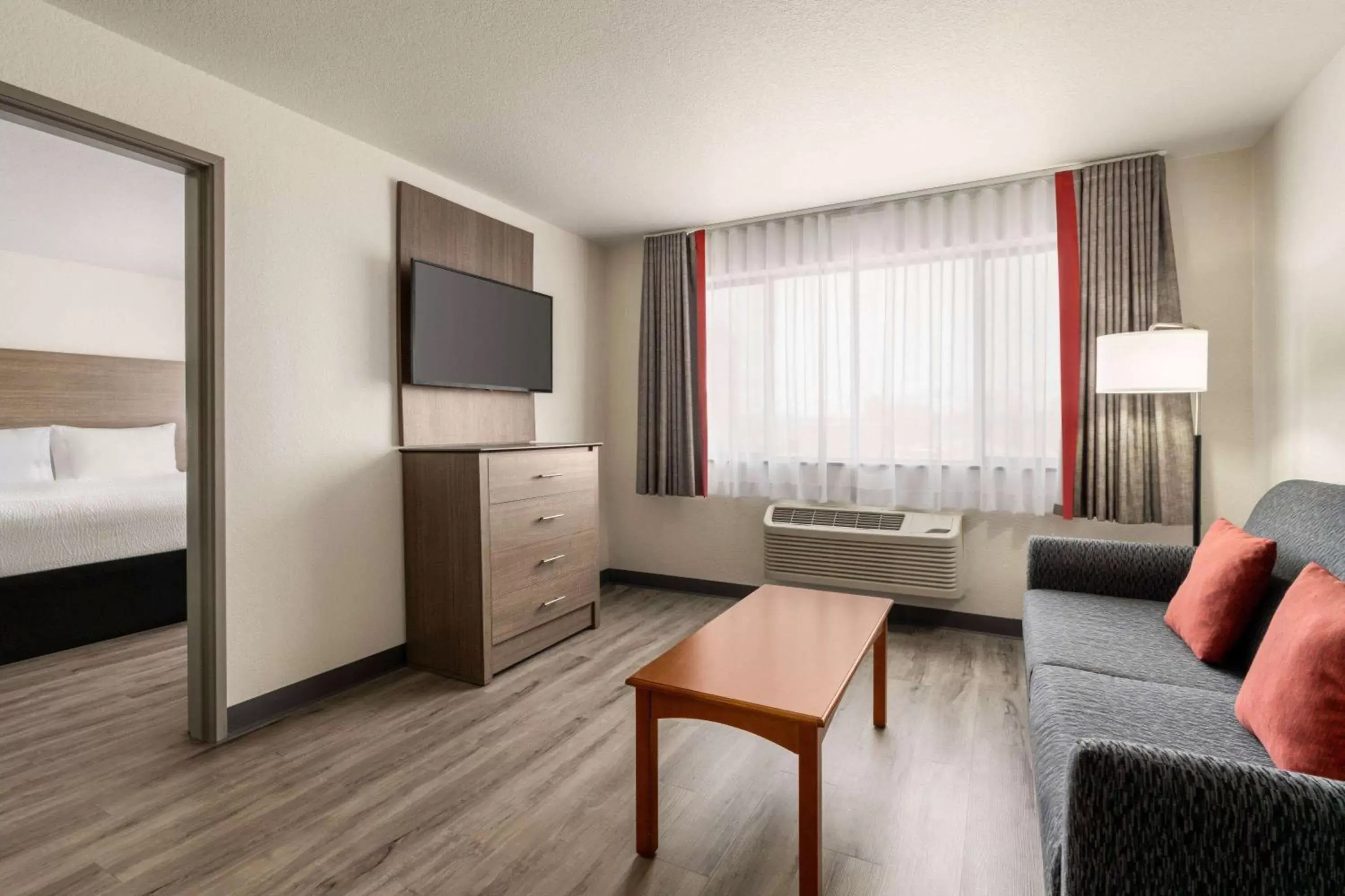 Bed, TV/Entertainment Center in Ramada by Wyndham Helena