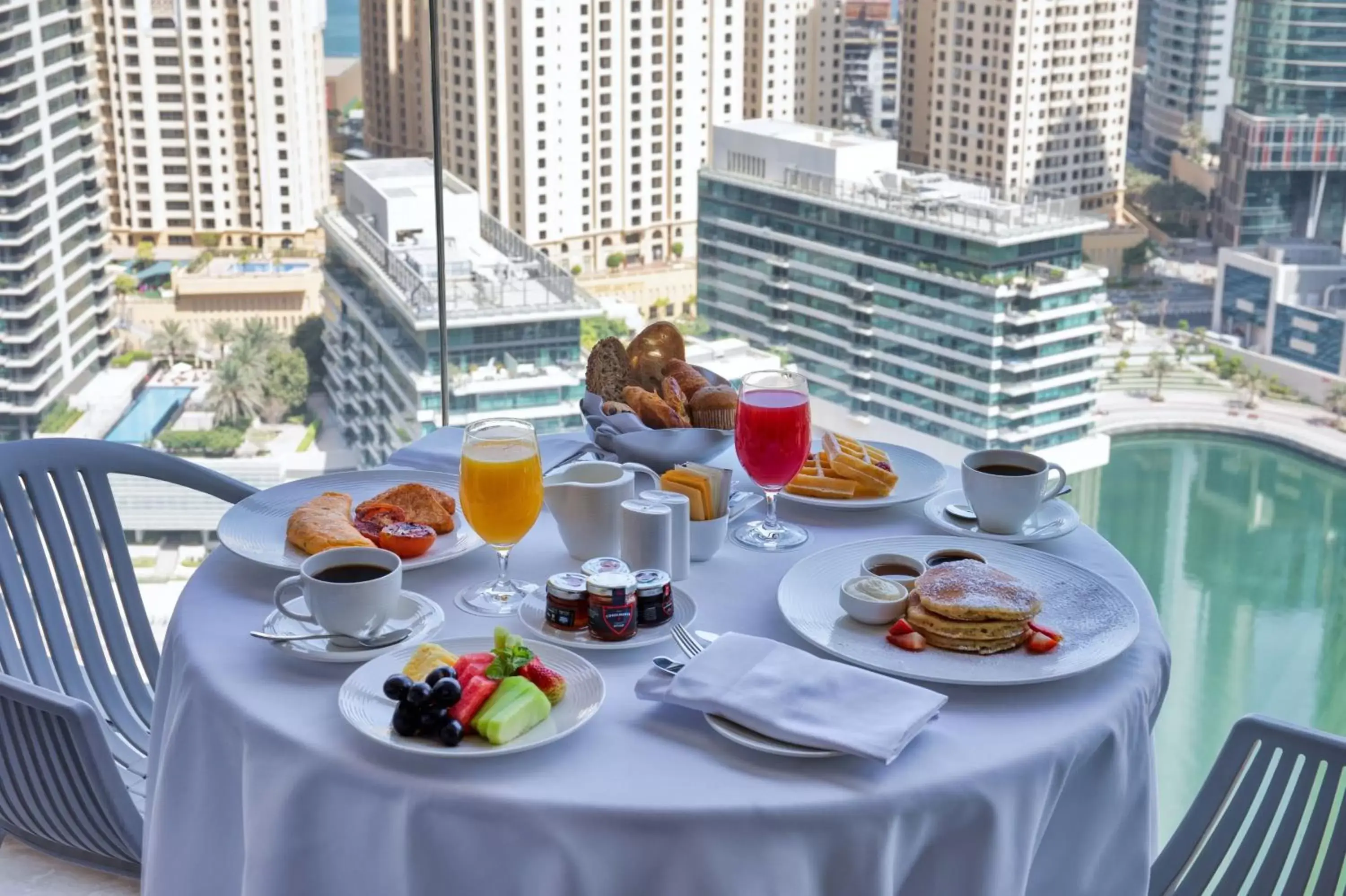 Photo of the whole room, Breakfast in Crowne Plaza Dubai Marina, an IHG Hotel
