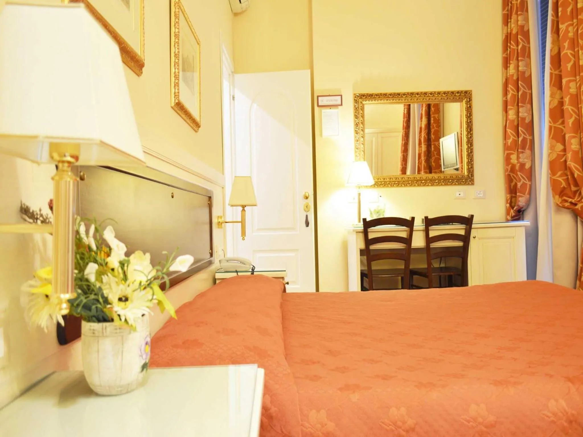 Photo of the whole room, Bed in Residenza Domiziano