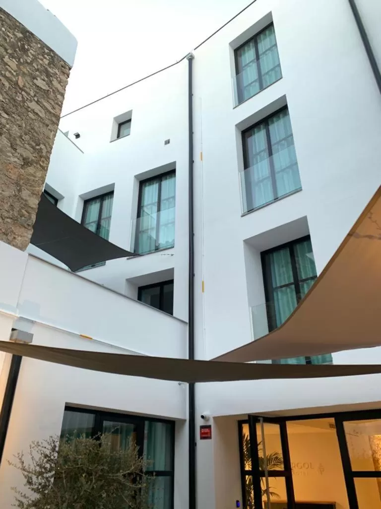 Aparthotel El Cargol