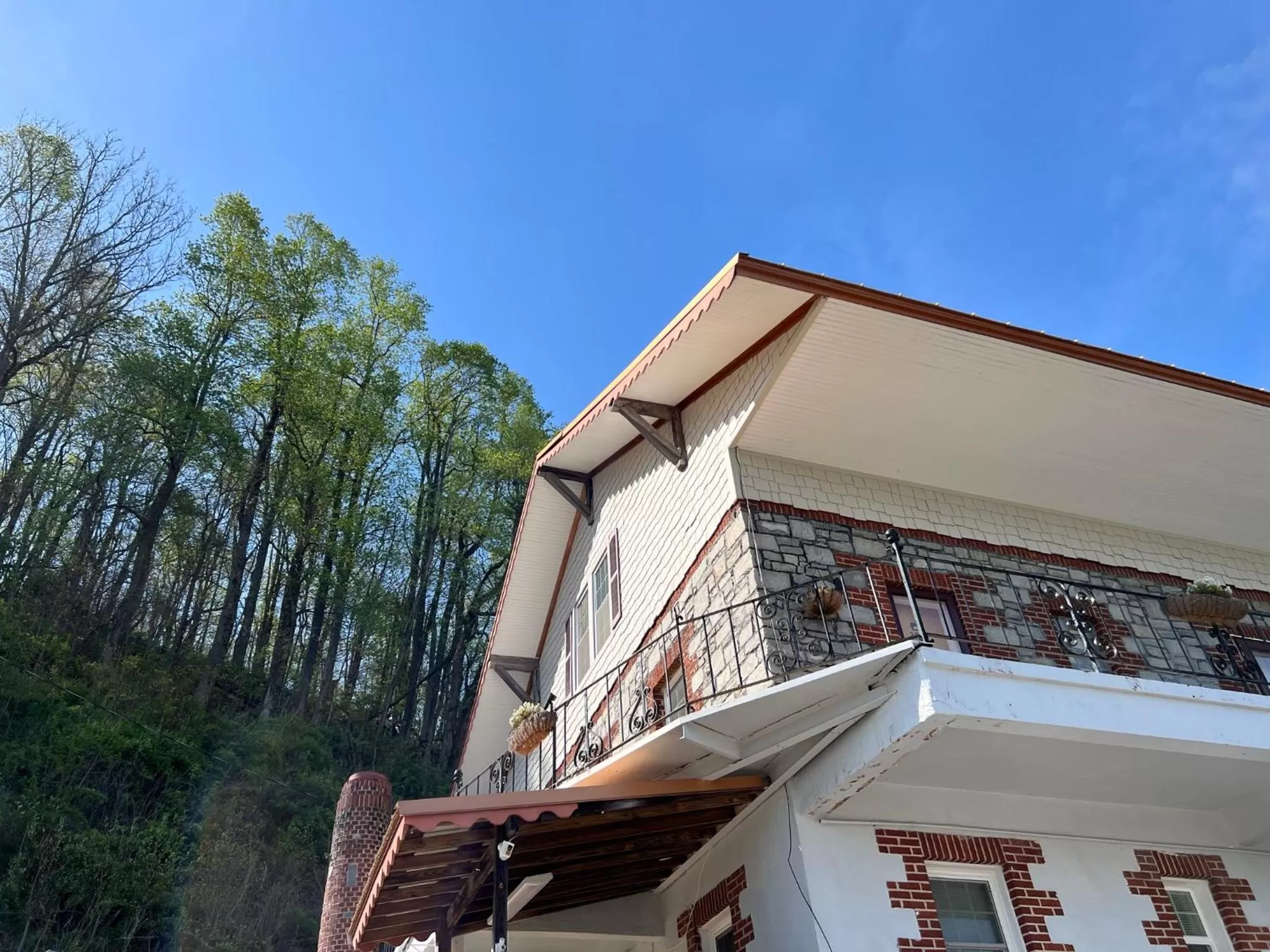 Property Building in Skyline Village Inn