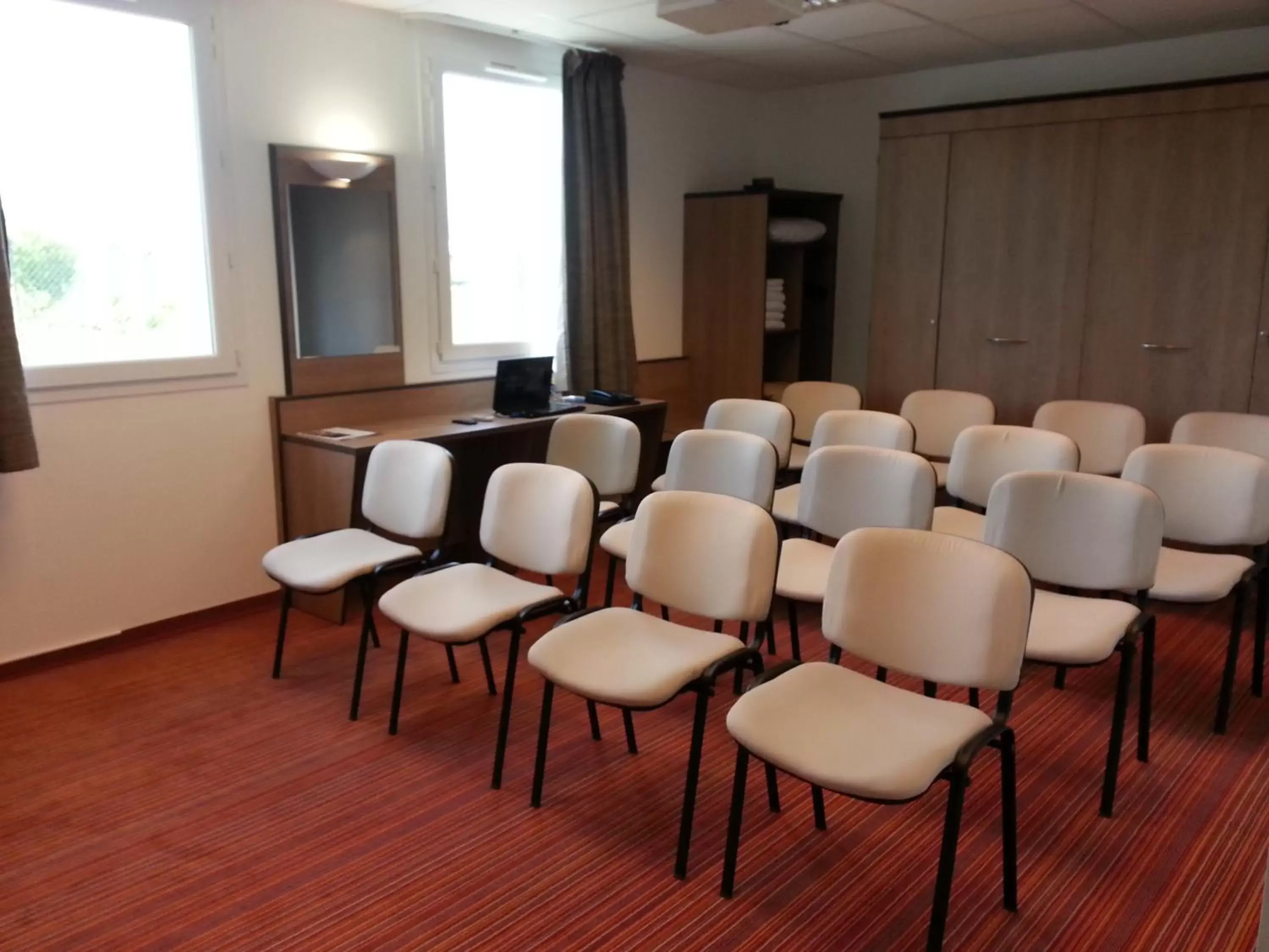 Meeting/conference room in Ace Hotel Roanne