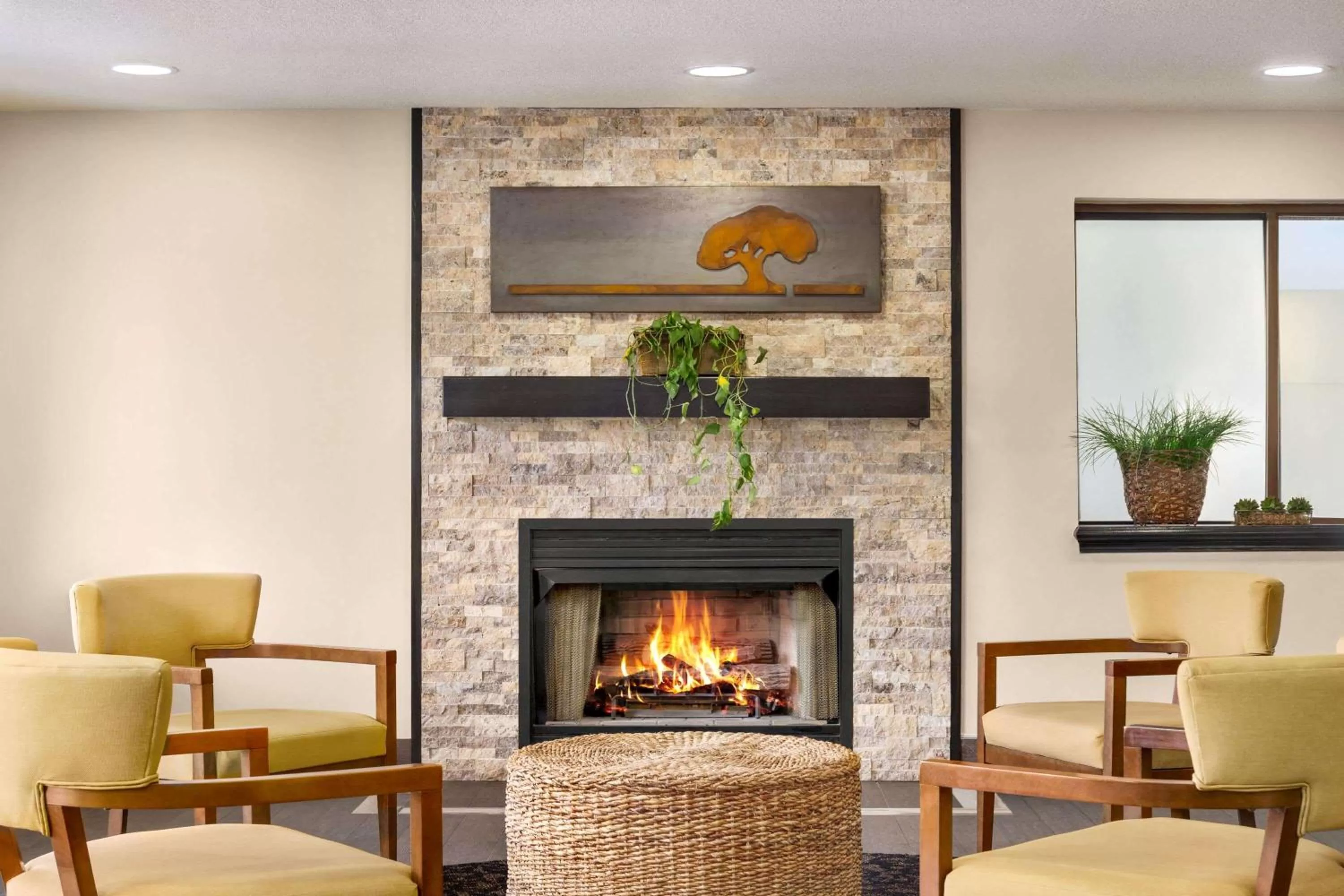 Lobby or reception in Luxe Studios Nashville Airport