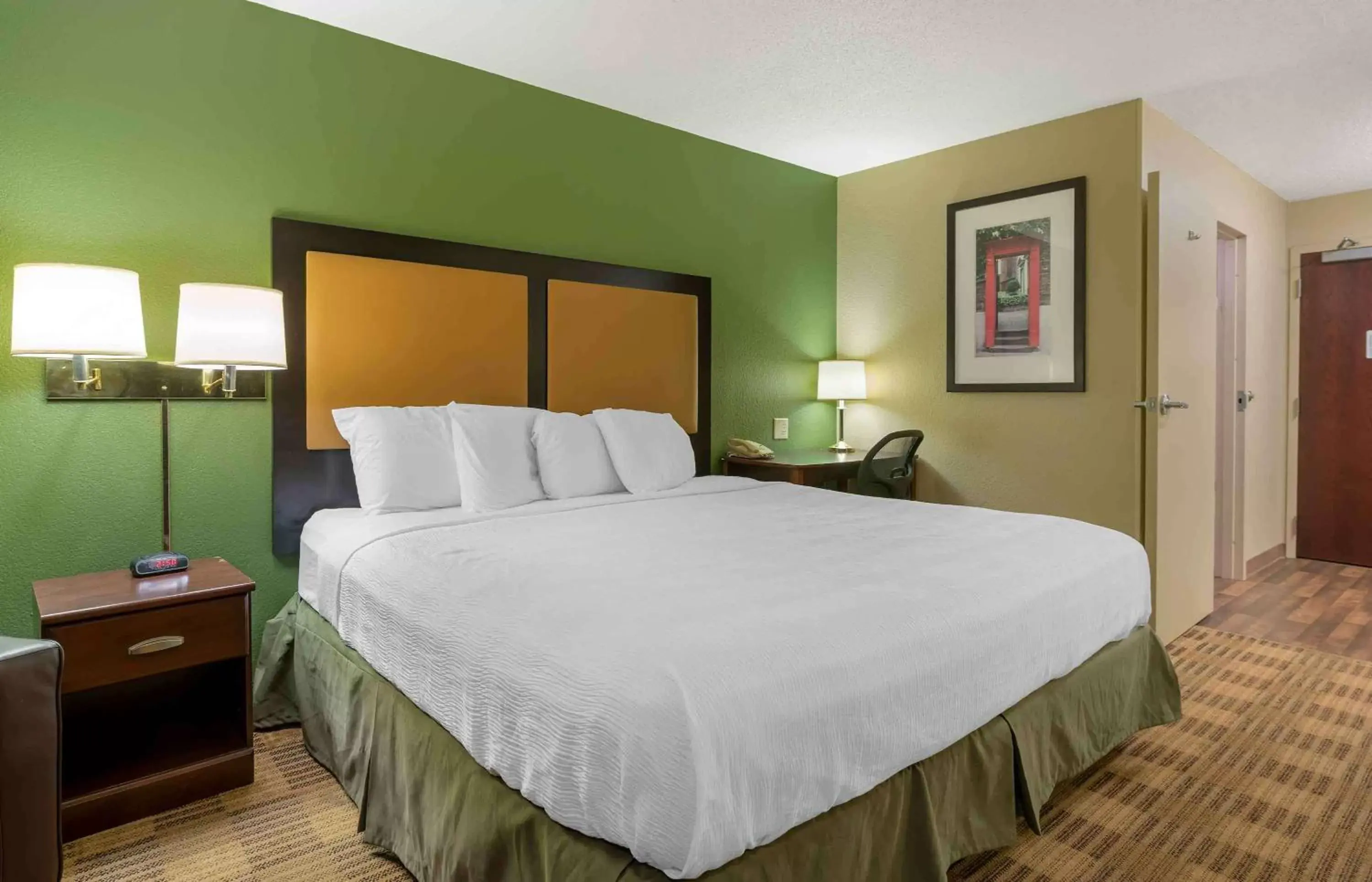 Bedroom, Bed in Extended Stay America Suites - Chicago - Schaumburg - I-90