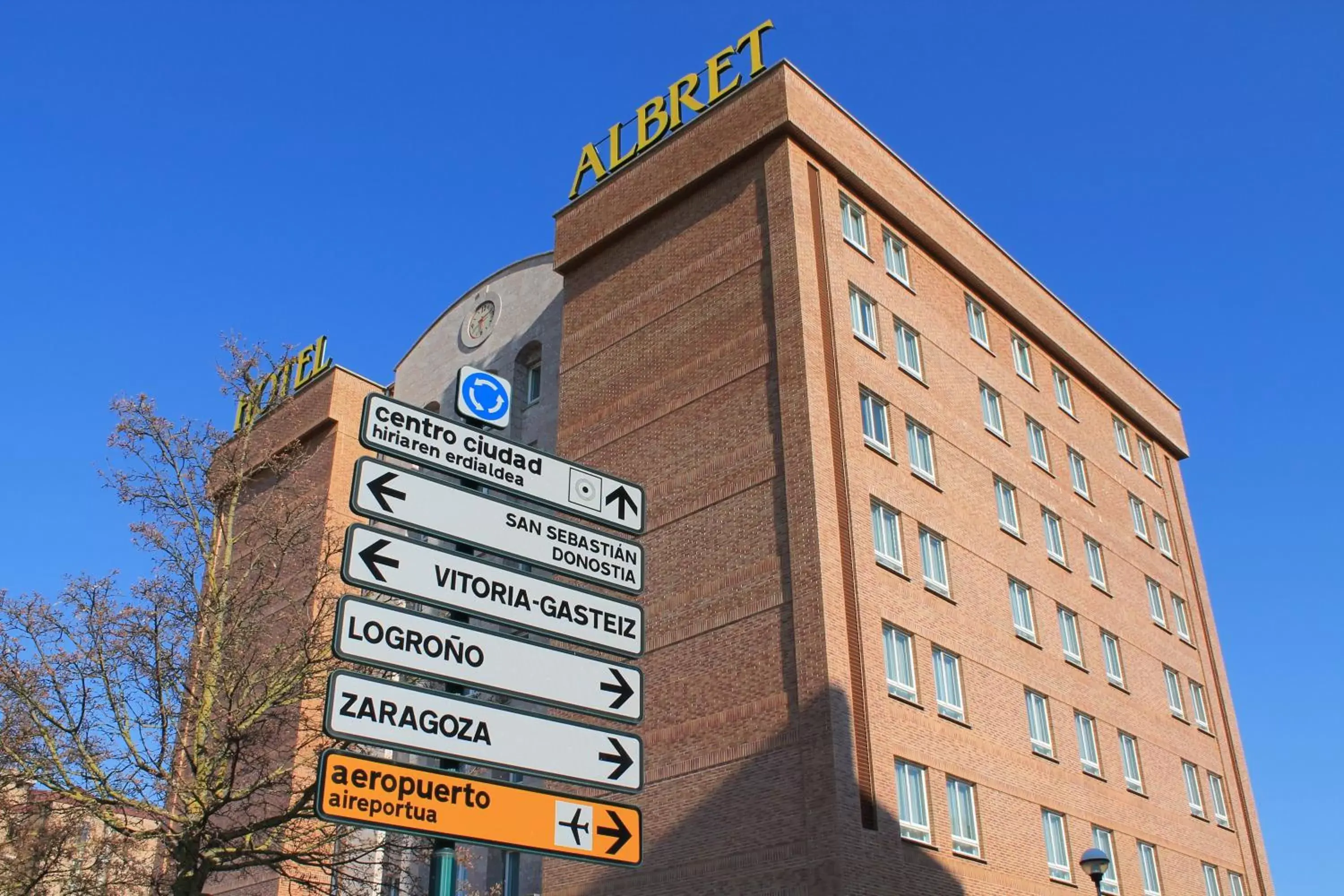 Facade/entrance, Property Building in Hotel Albret