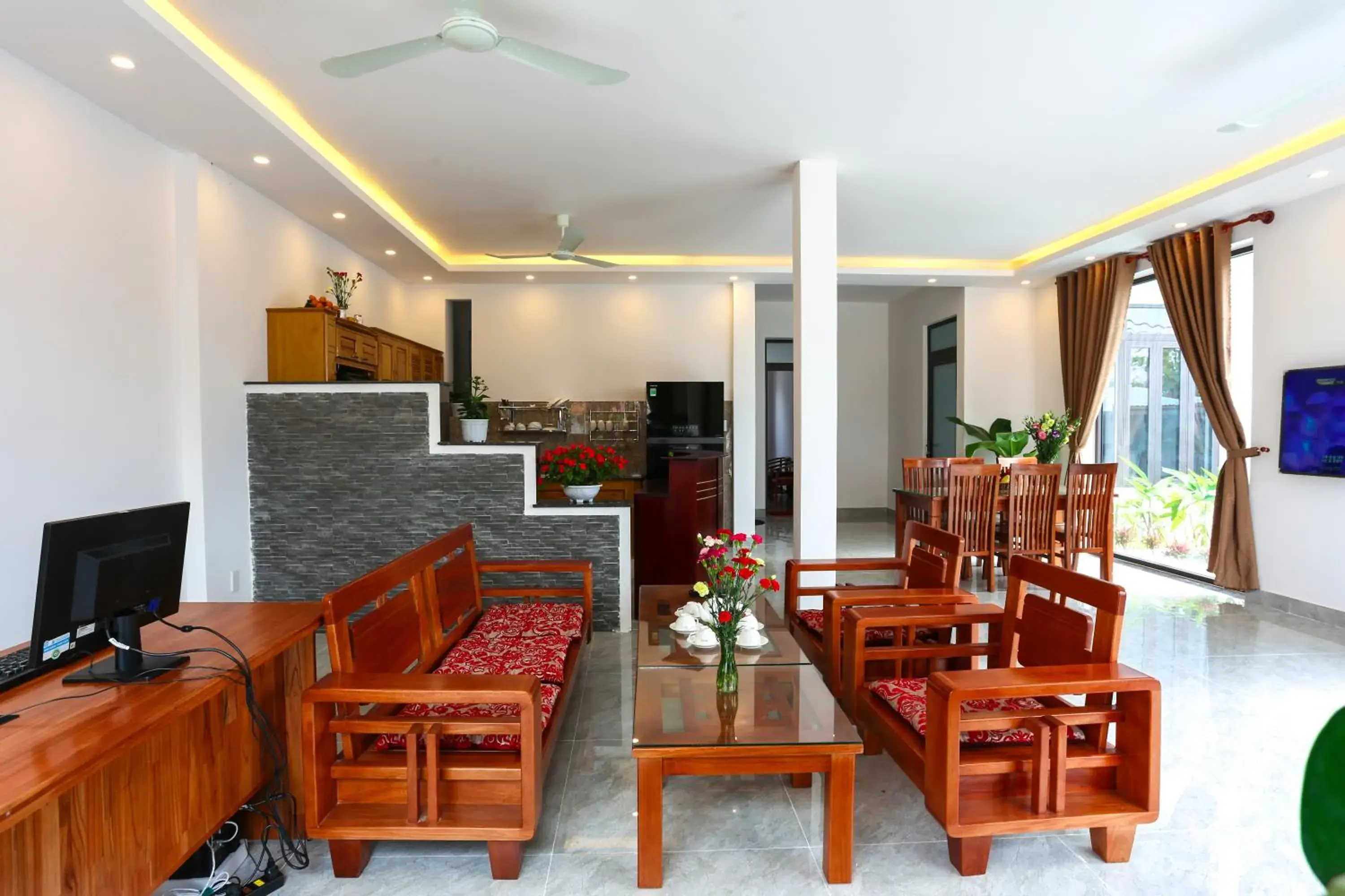 Communal lounge/ TV room, Restaurant/Places to Eat in An Bang Beach Dolphin Homestay