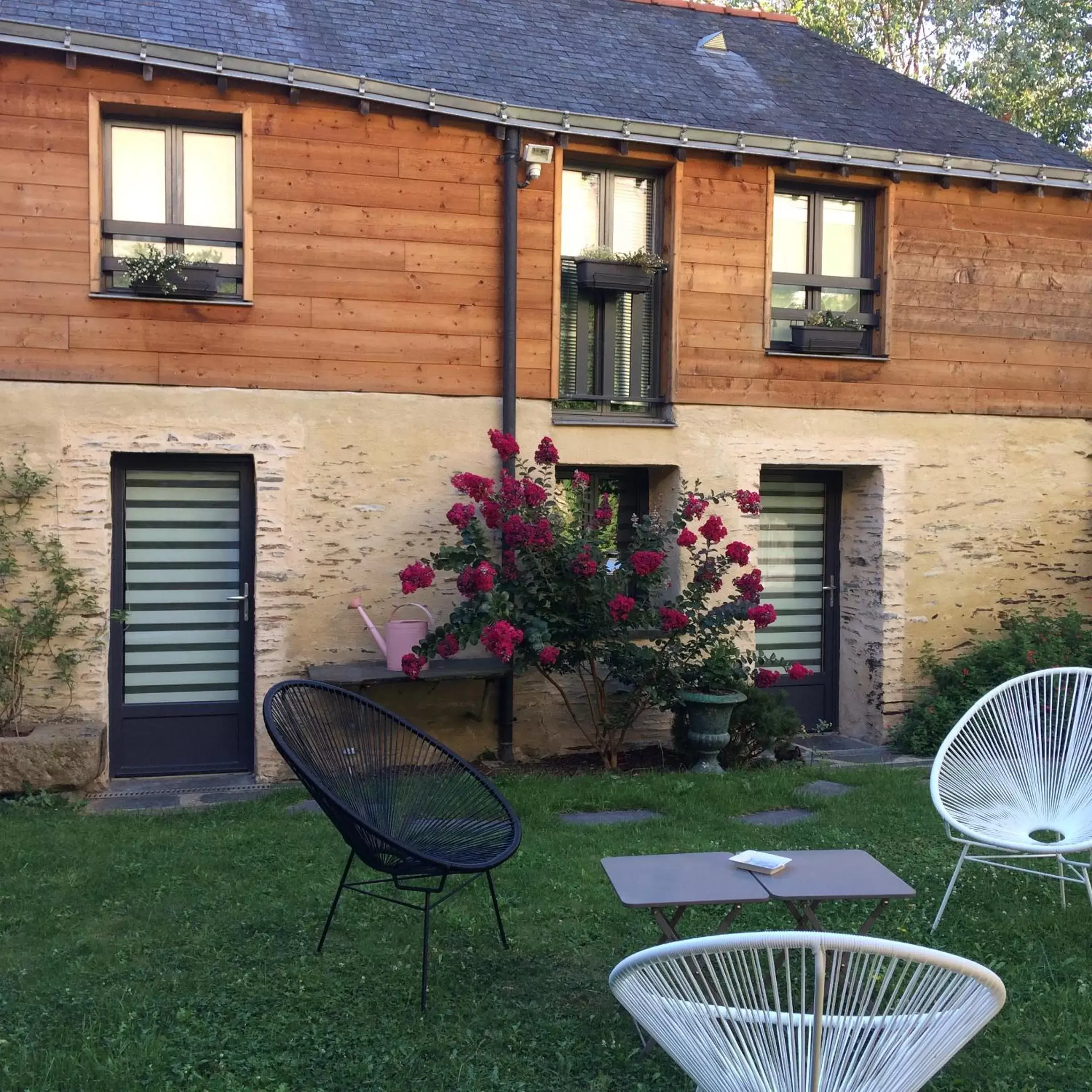 Garden, Property Building in Madeleine et Cie