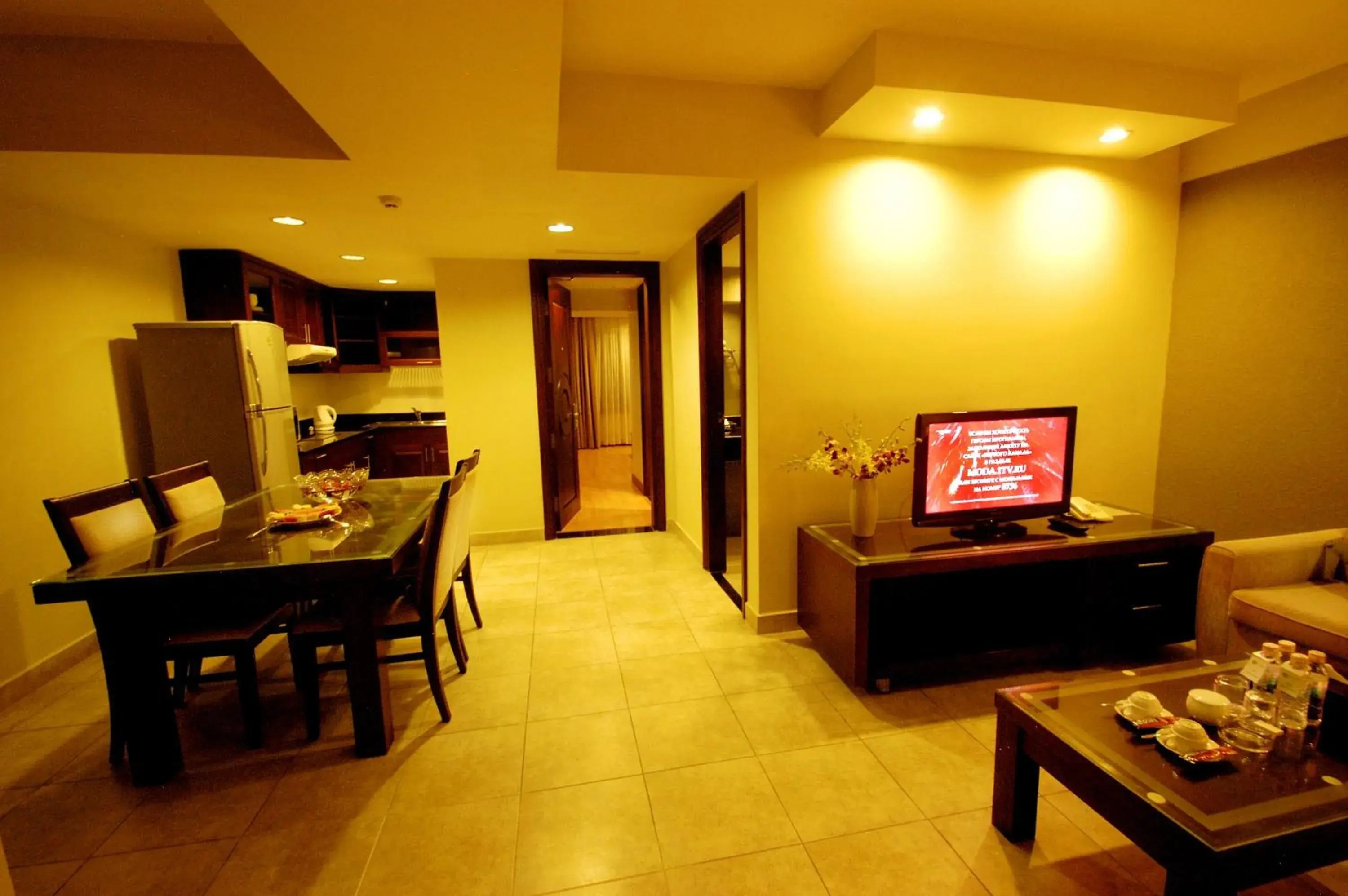 Dining area, TV/Entertainment Center in Asia Paradise Hotel