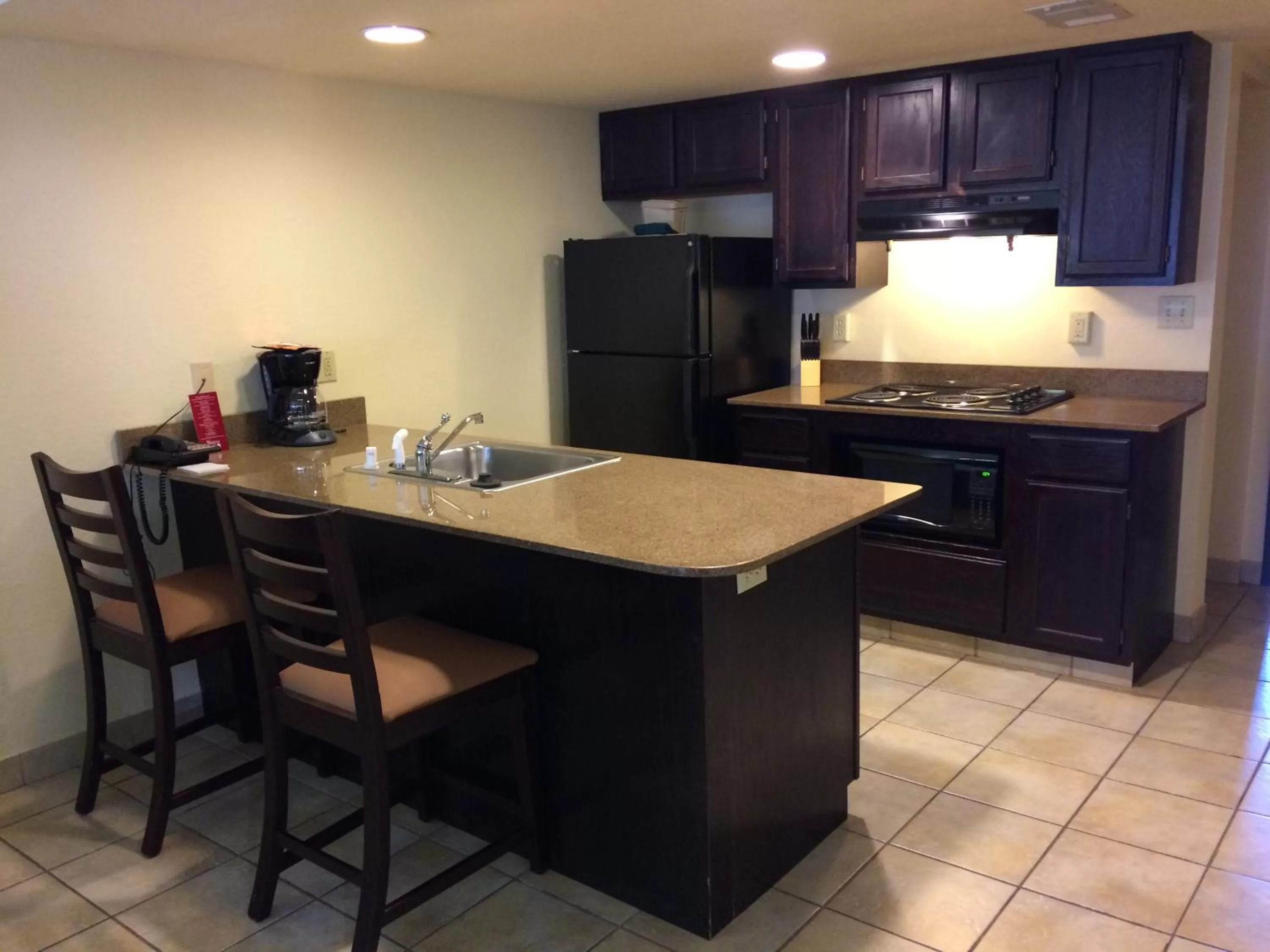 Kitchen/Kitchenette in Markham House Suites Little Rock Medical Center