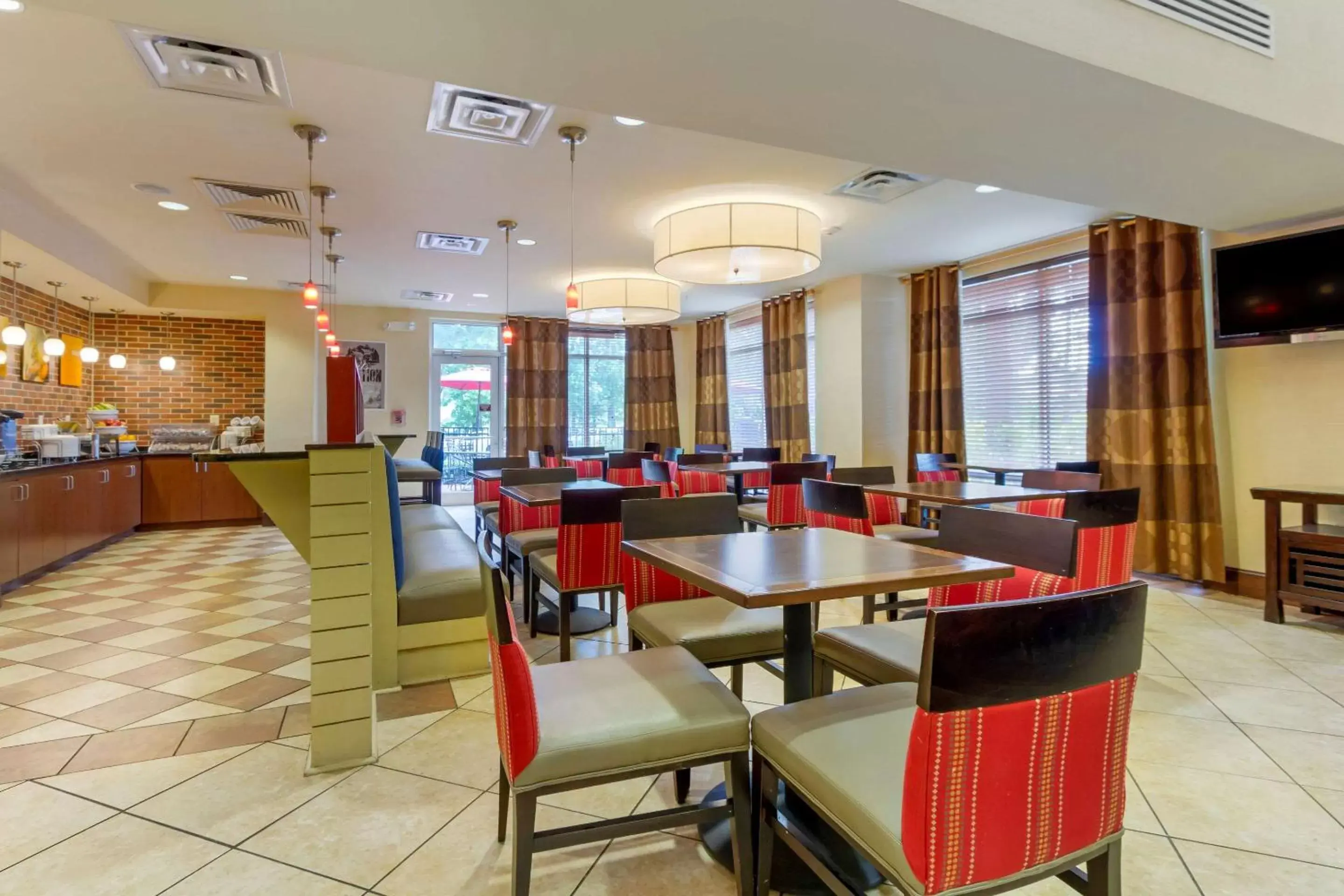 Restaurant/Places to Eat in Comfort Suites Charleston West Ashley