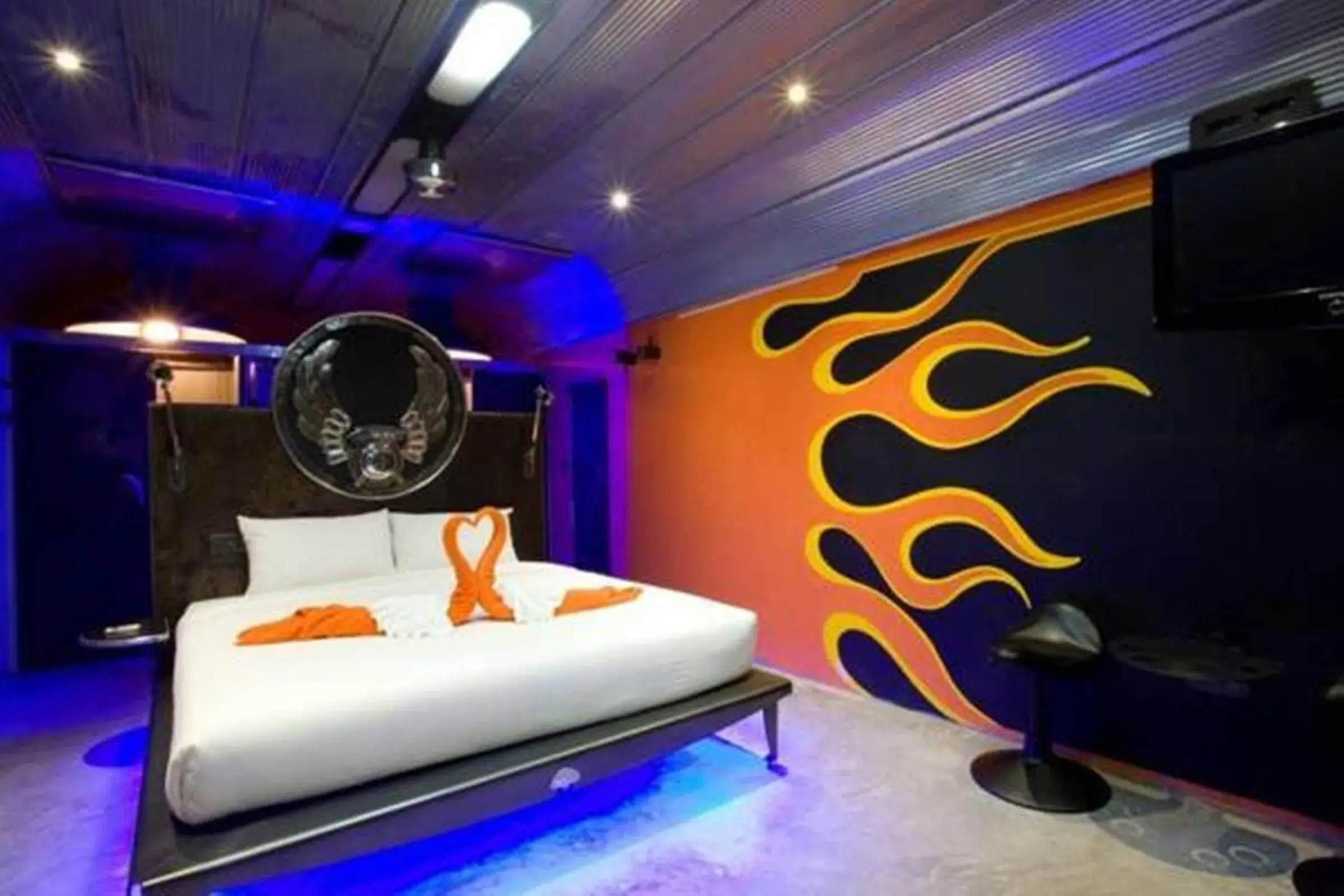 Decorative detail, Bed in Nicky's Handlebar Decorative detail, Bed in Nicky's Handlebar