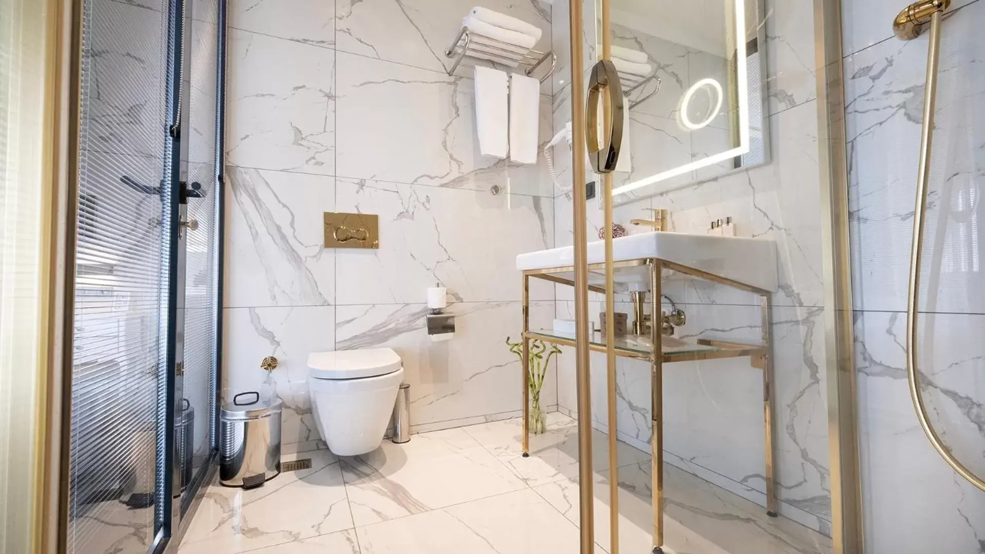 Shower, Bathroom in Loop Hotel Bosphorus İstanbul