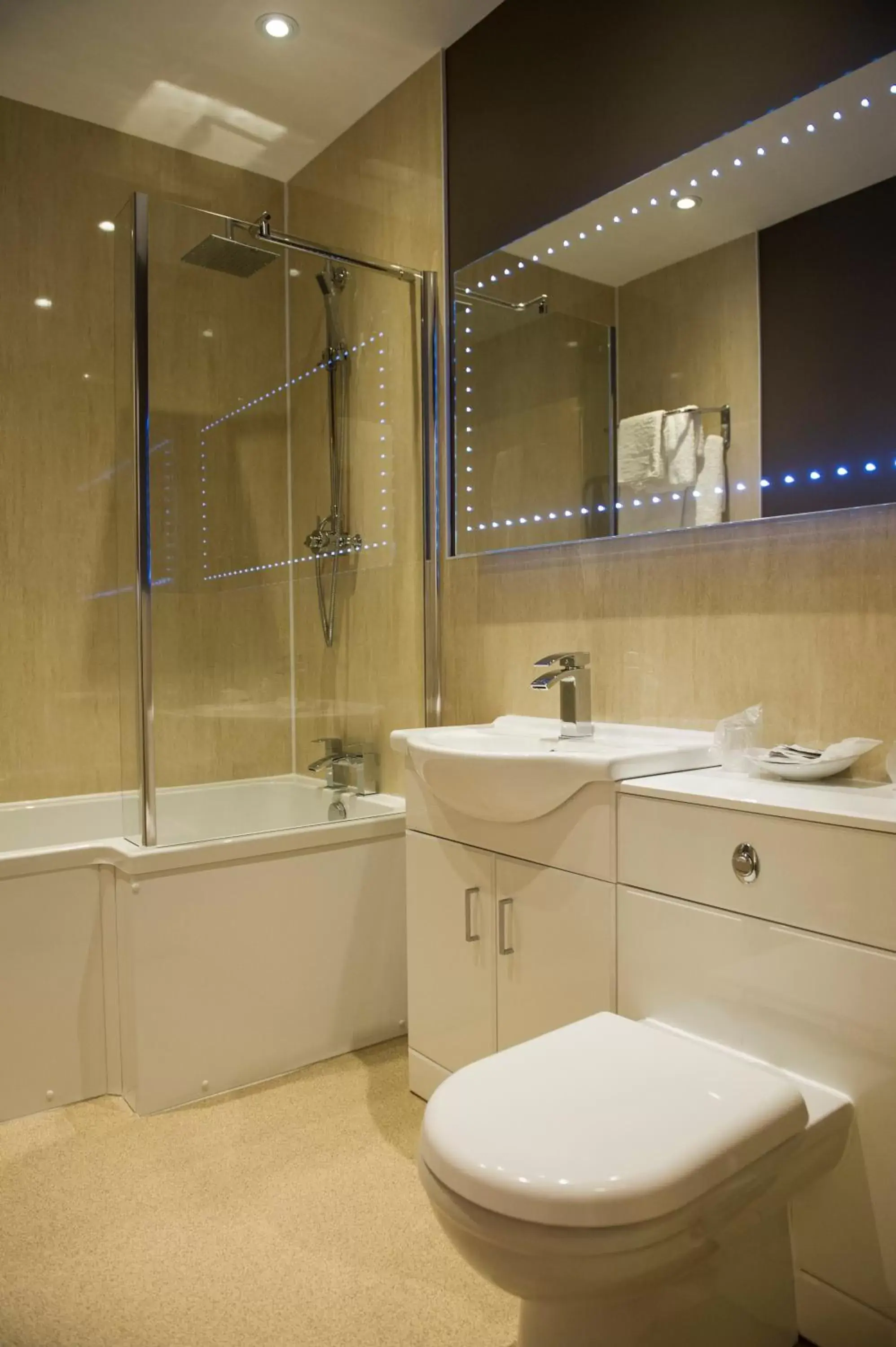 Bathroom in Somerton House Hotel