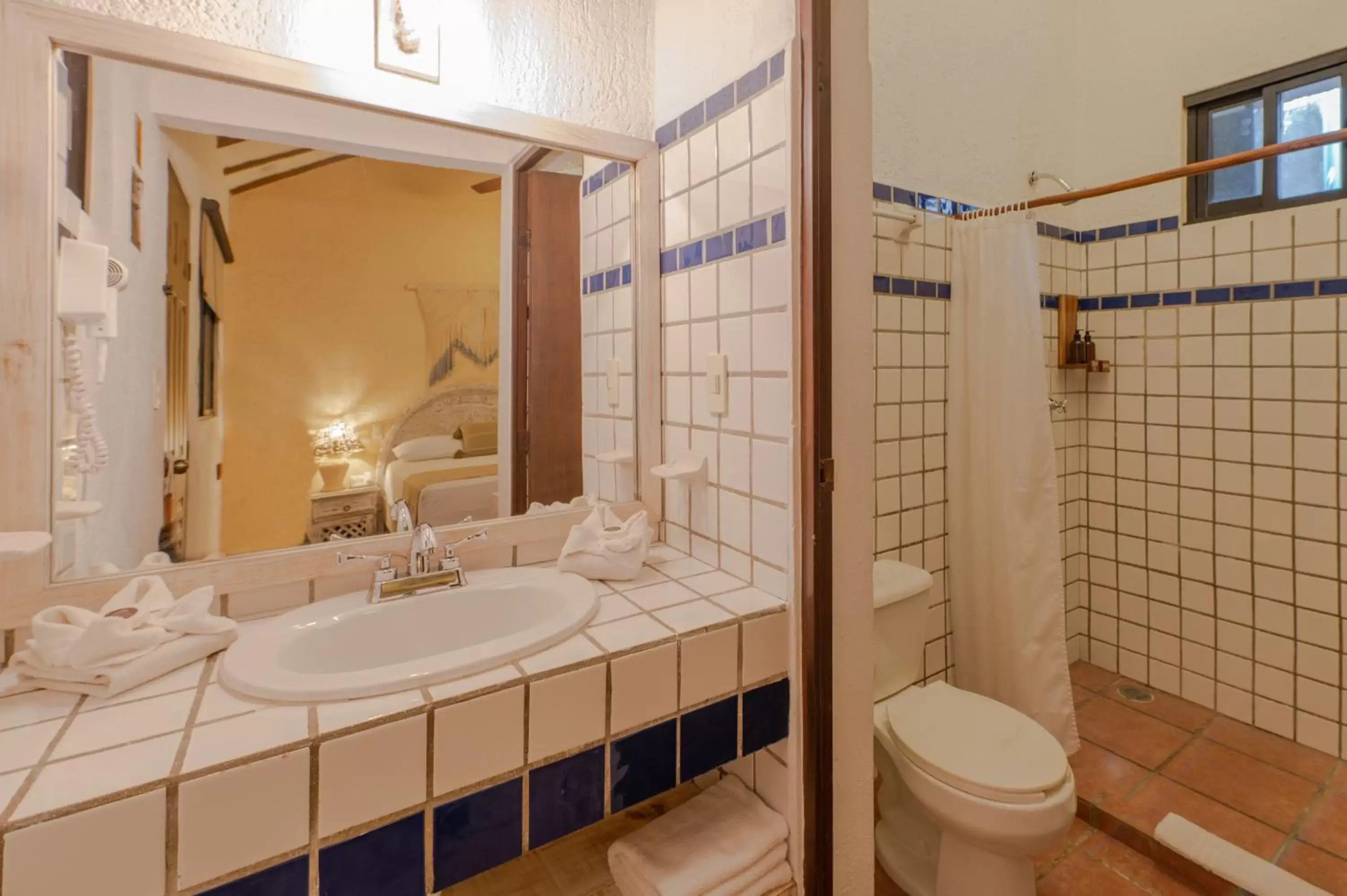 Bathroom in Hotel Colibri Beach