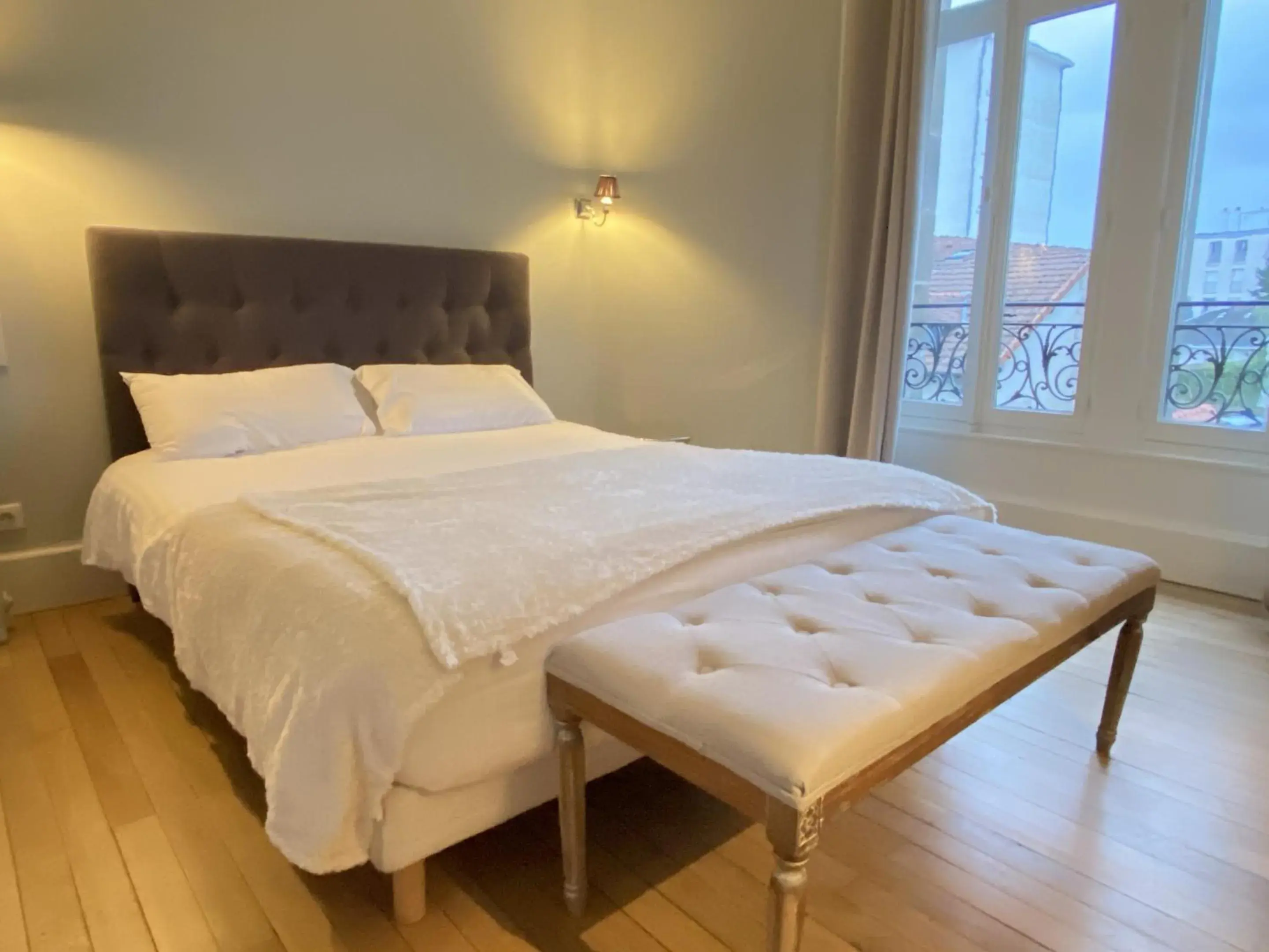 Bedroom, Bed in La Villa Beaupeyrat - Apparthôtels de charme dans bâtisse de caractère