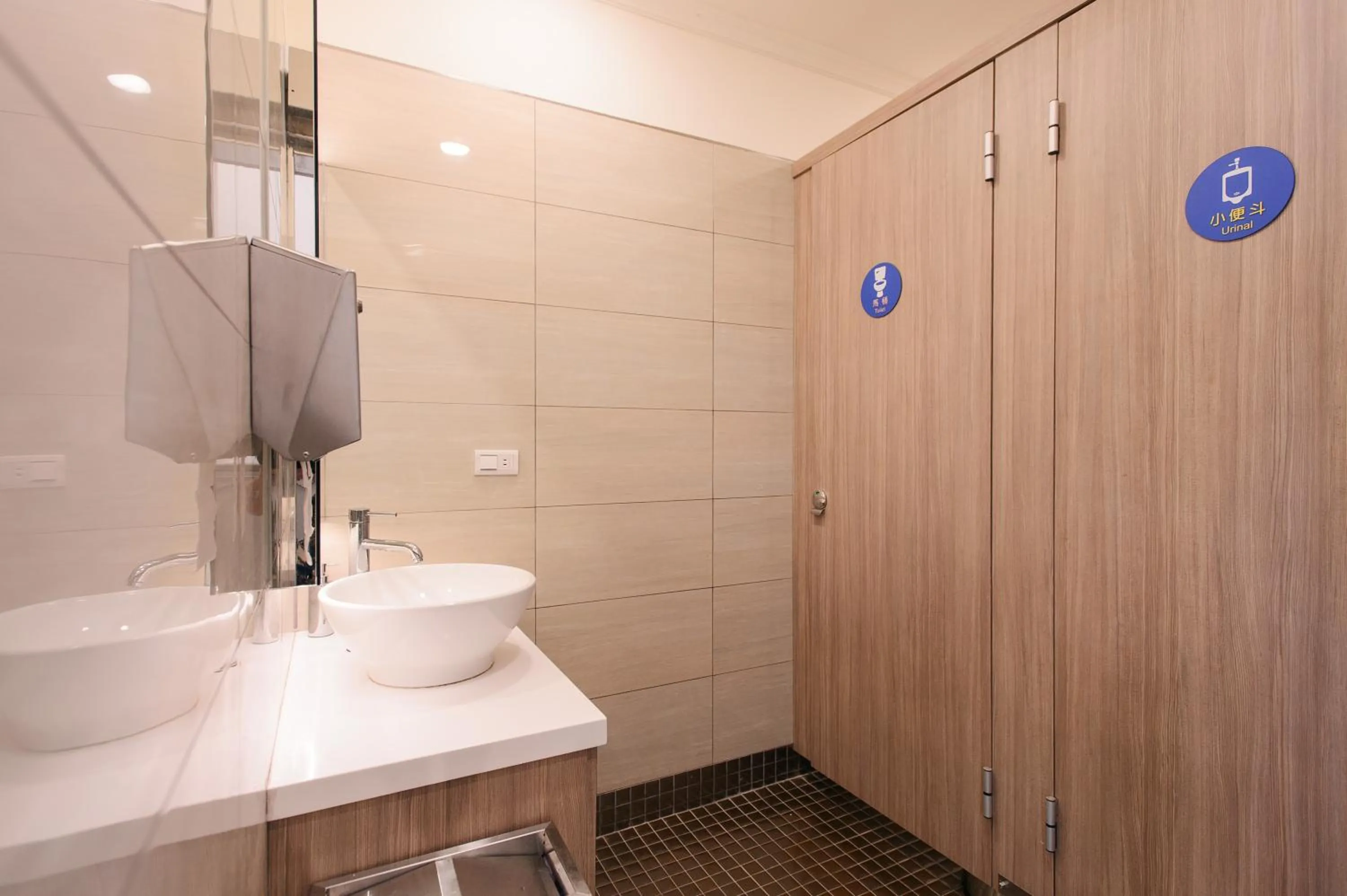 Area and facilities in Duke Business Hotel