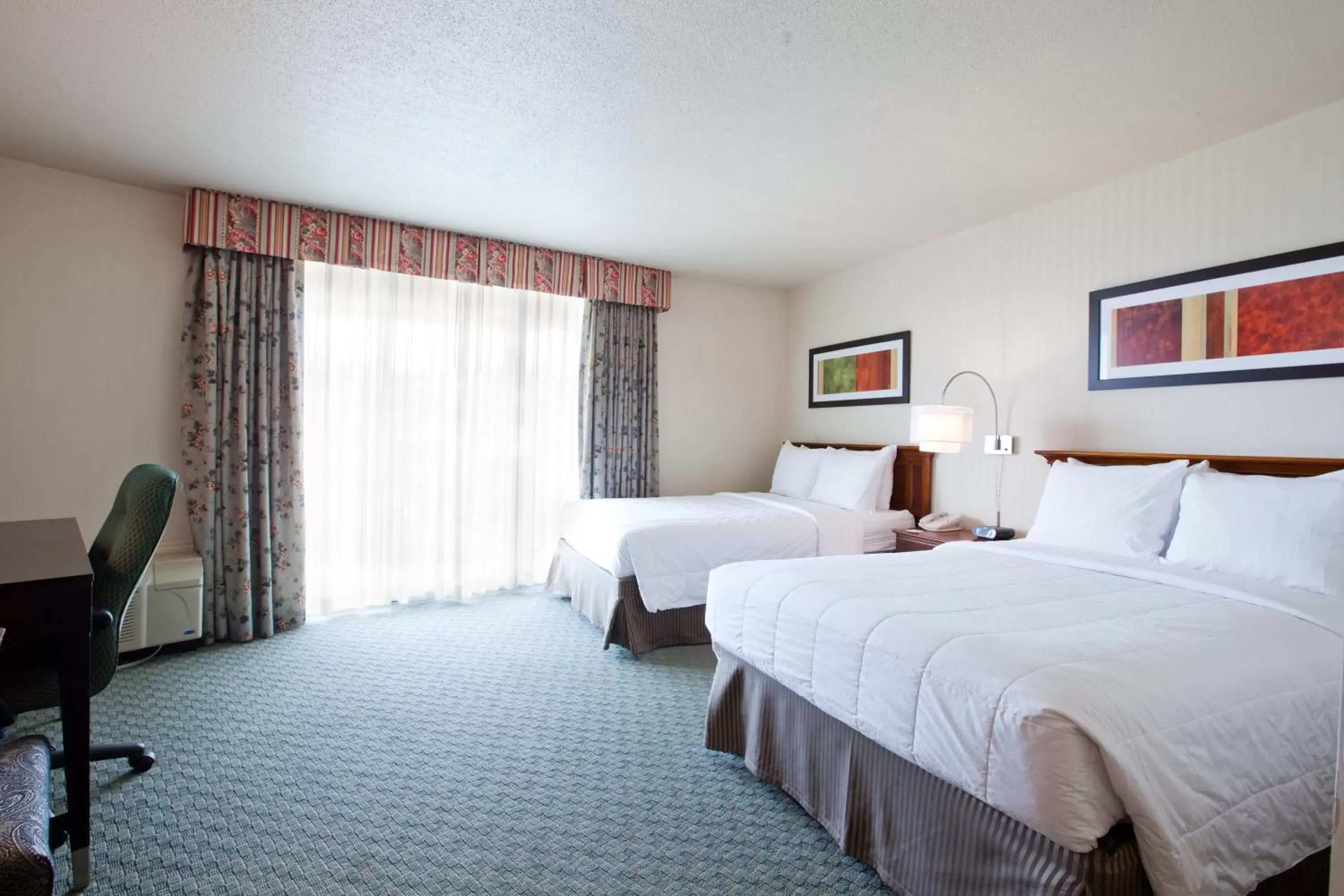 Bedroom, Bed in Radisson Hotel Cincinnati Riverfront