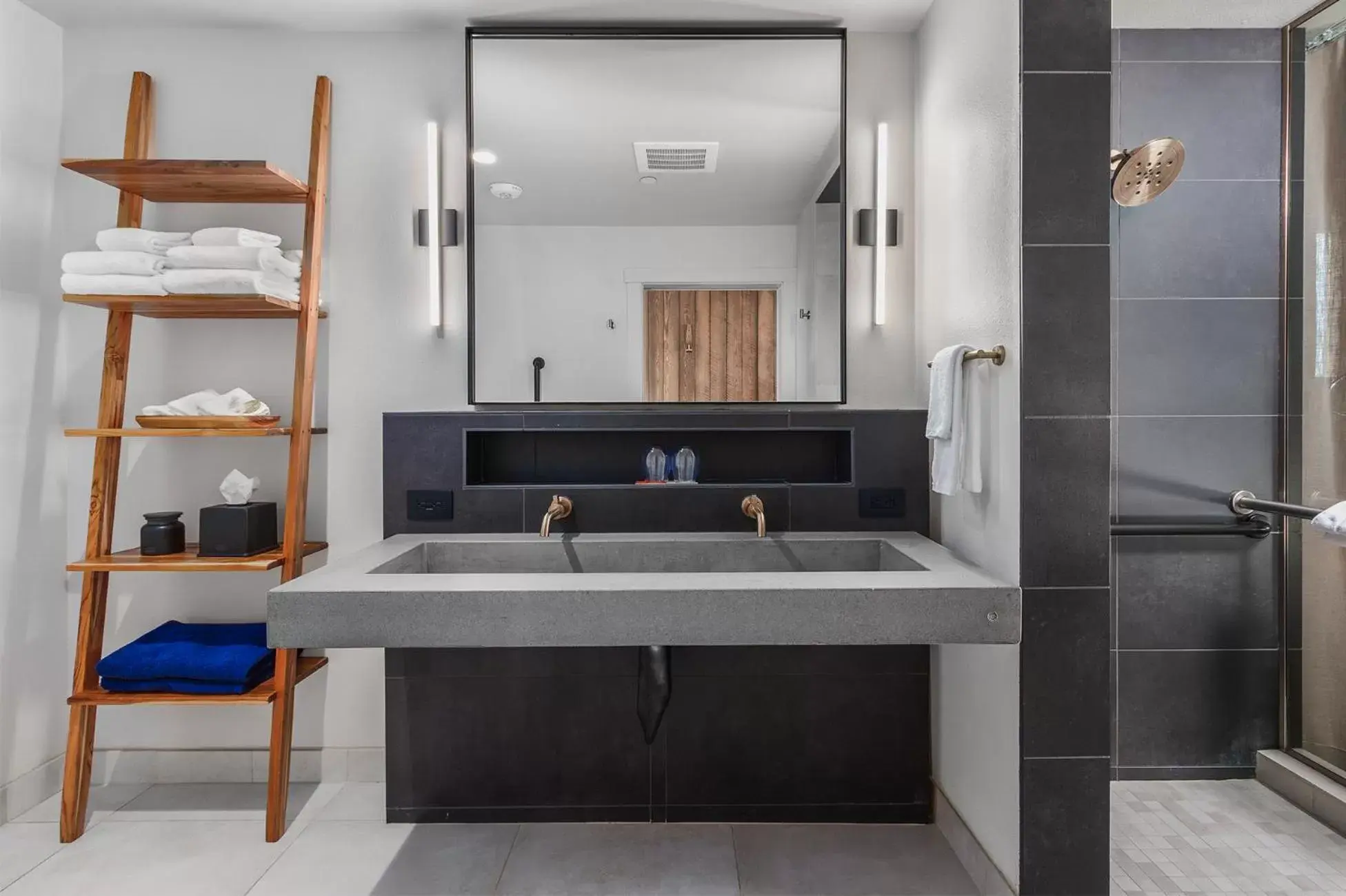 Bathroom in Headlands Coastal Lodge & Spa