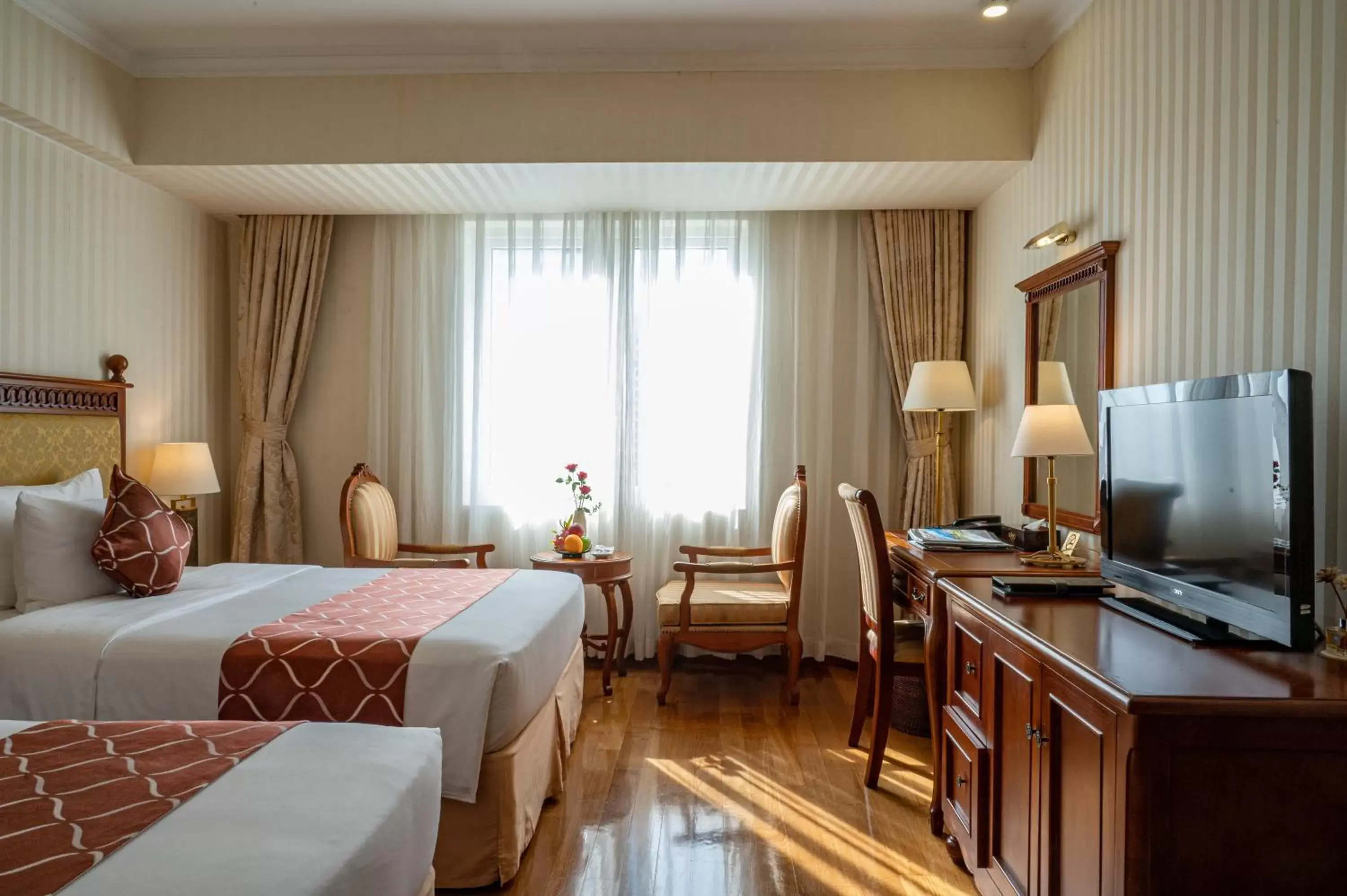 Bedroom, TV/Entertainment Center in Hotel Grand Saigon