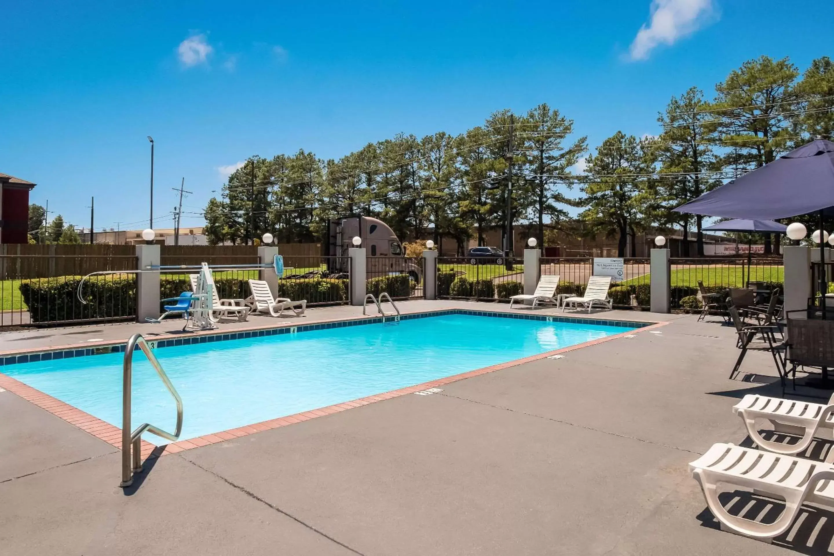Pool view, Swimming Pool in Quality Inn Southaven - Memphis South