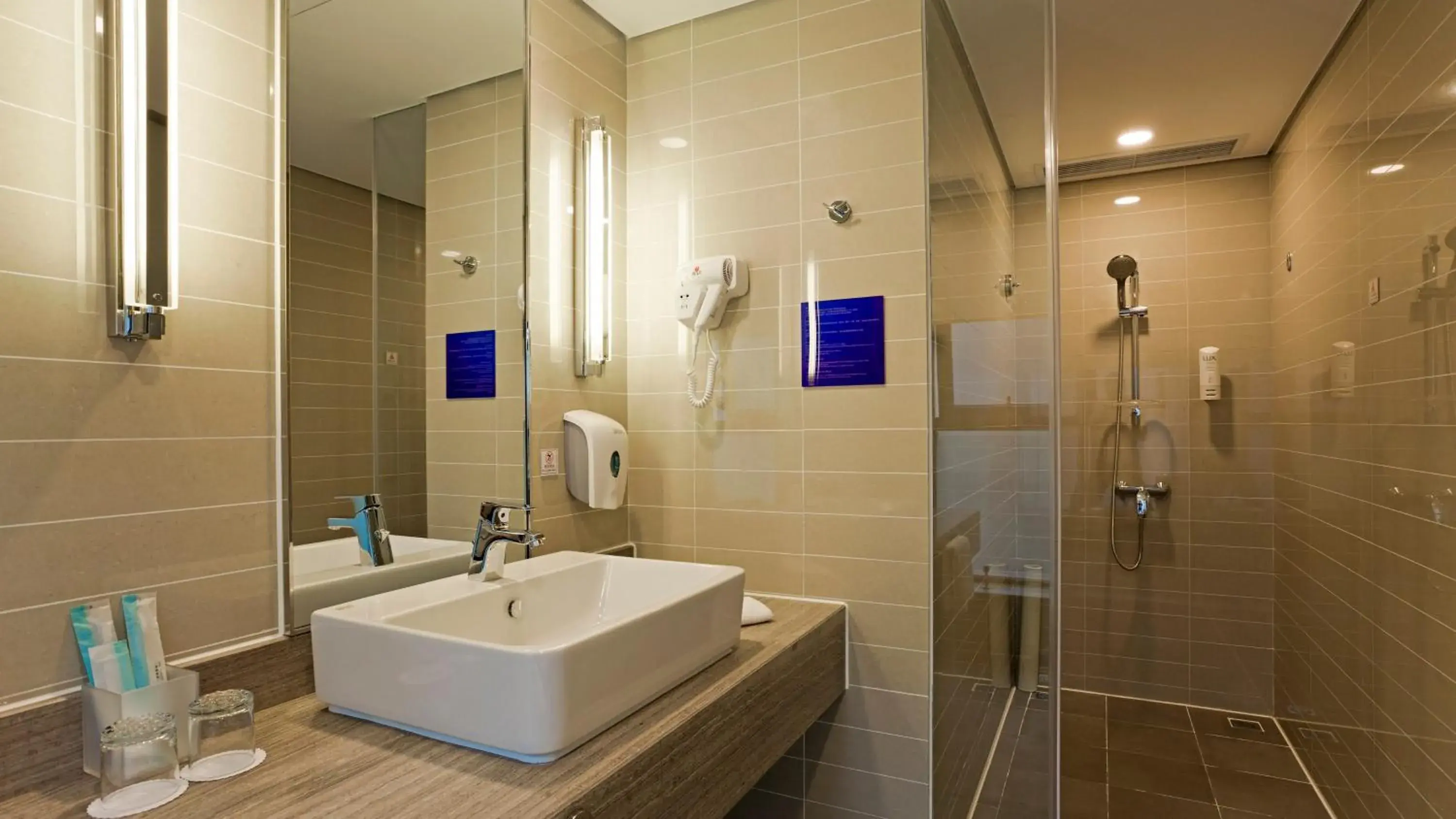 Bathroom in Holiday Inn Express Xi'an High-Tech Zone by IHG Bathroom in Holiday Inn Express Xi'an High-Tech Zone by IHG