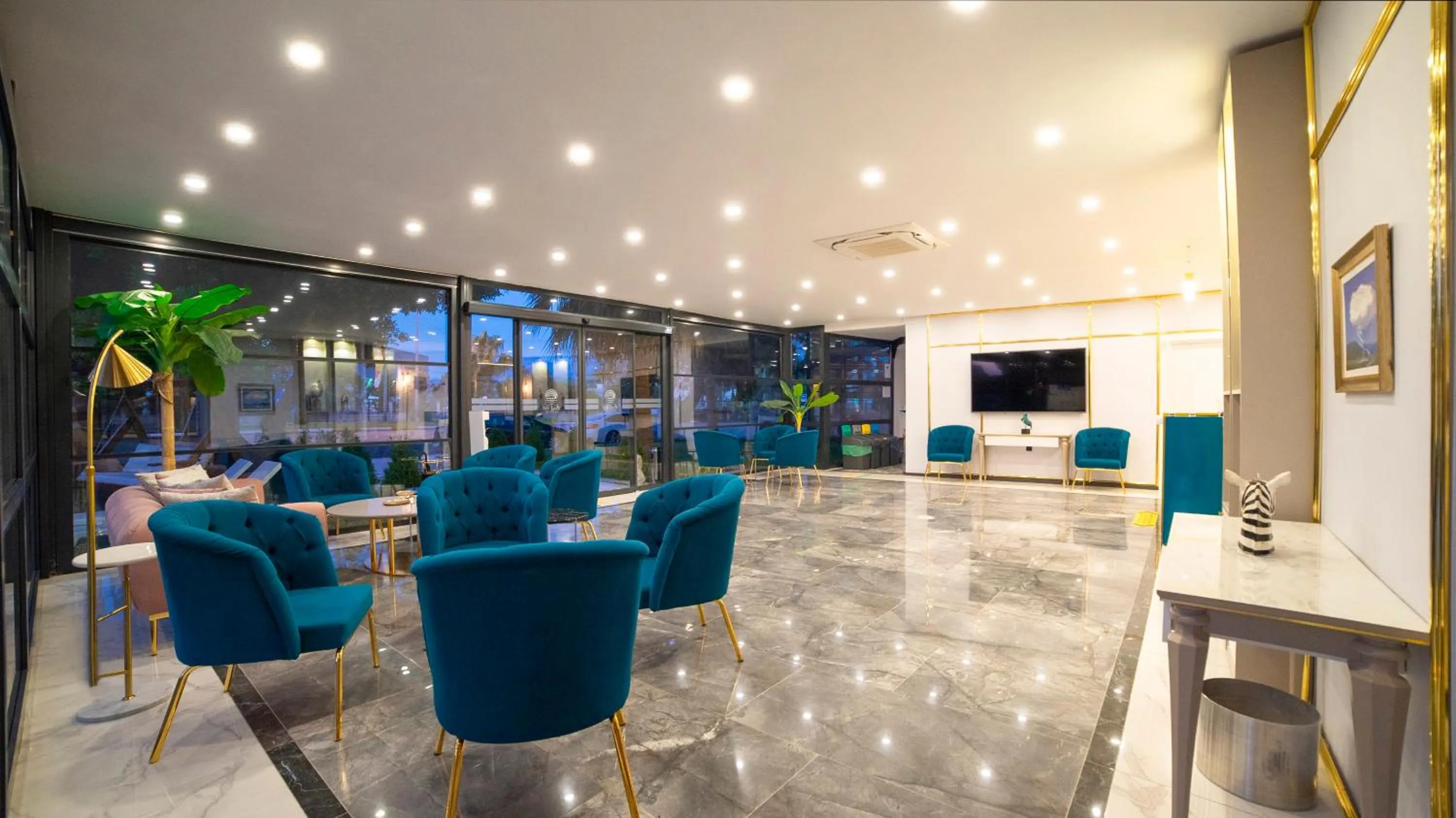 Lobby or reception in Leaf Port Hotel