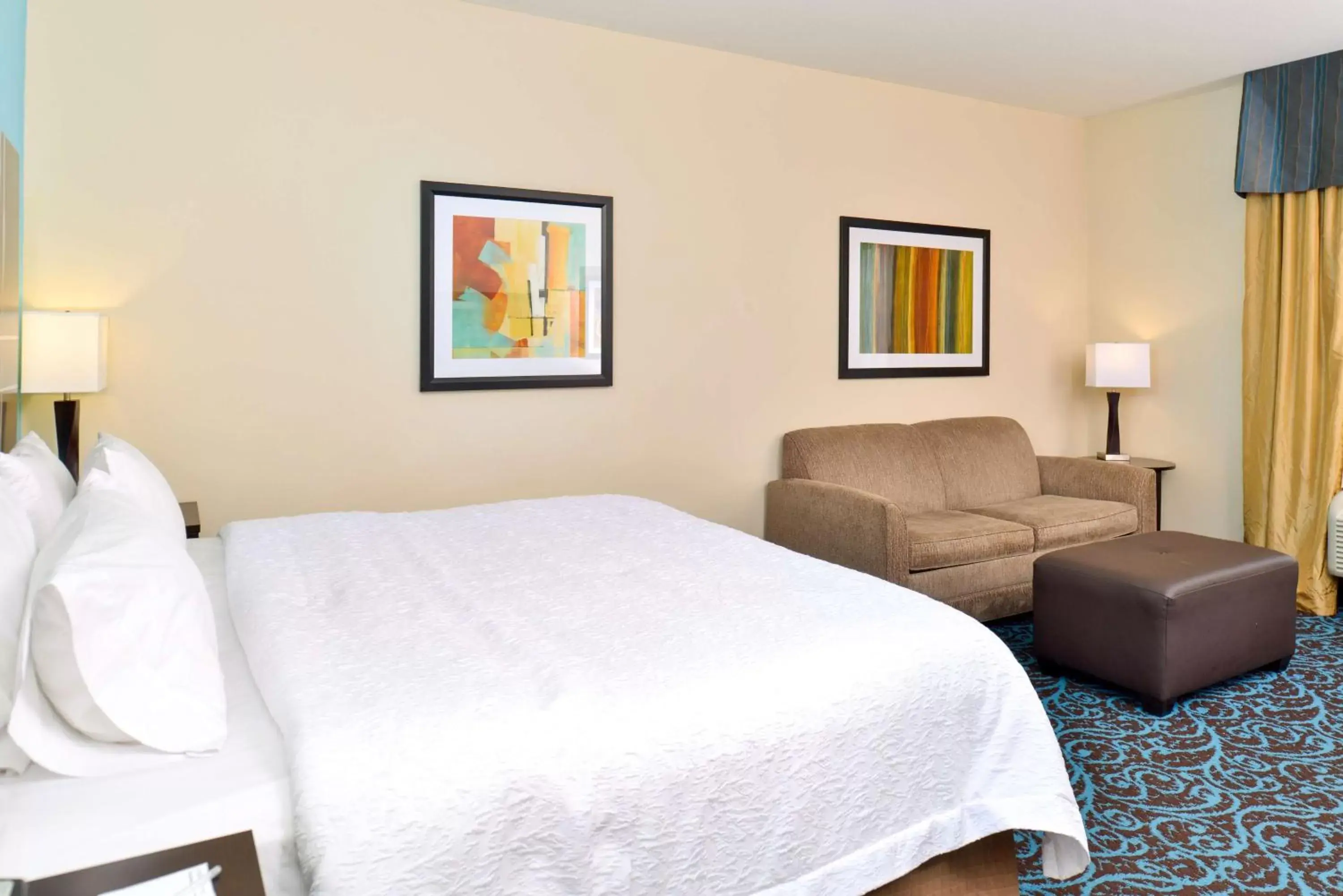 Bed in Hampton Inn by Hilton Dayton South