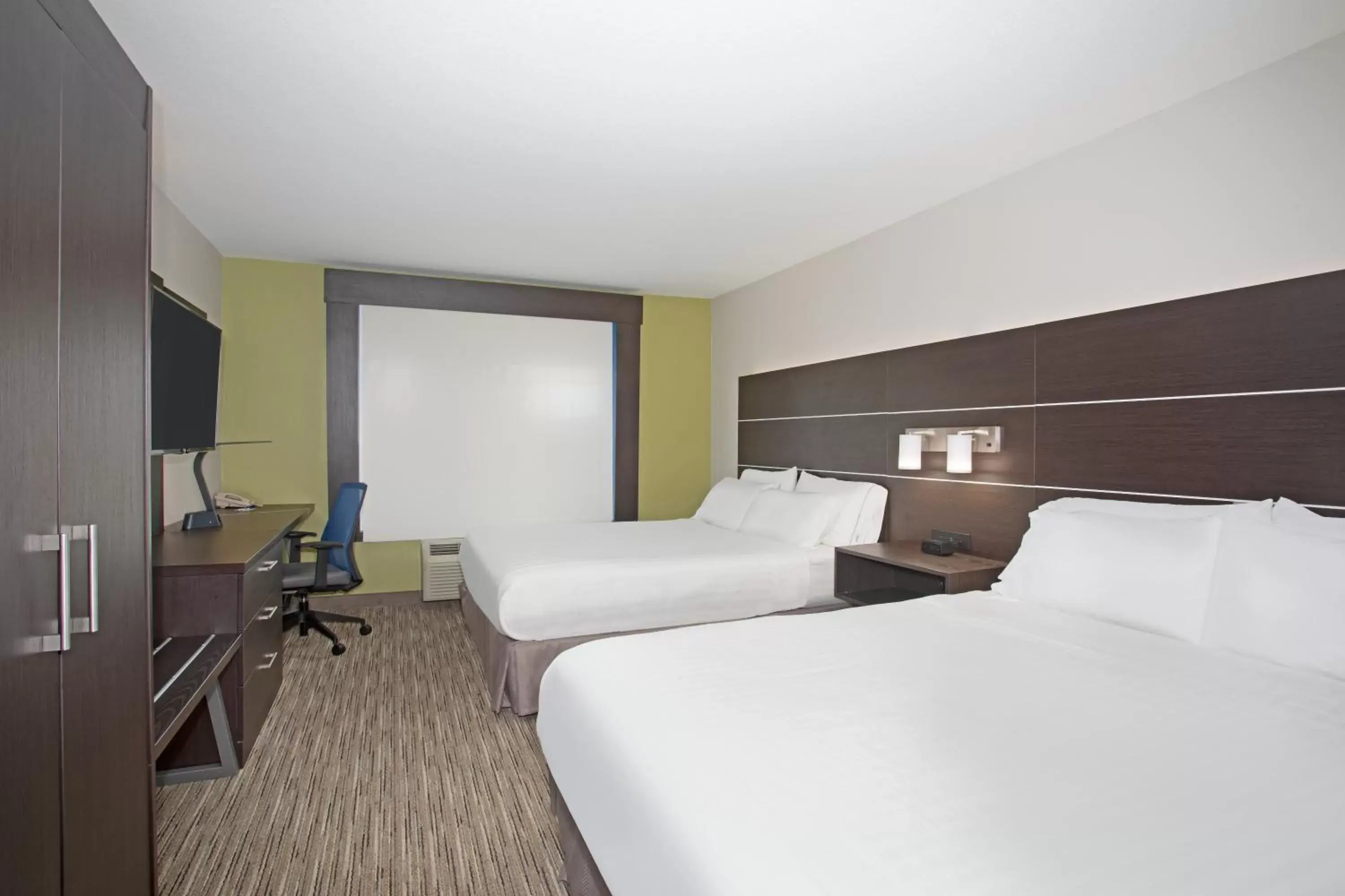 Bedroom, Bed in Holiday Inn Express Hotel & Suites Longmont, an IHG Hotel