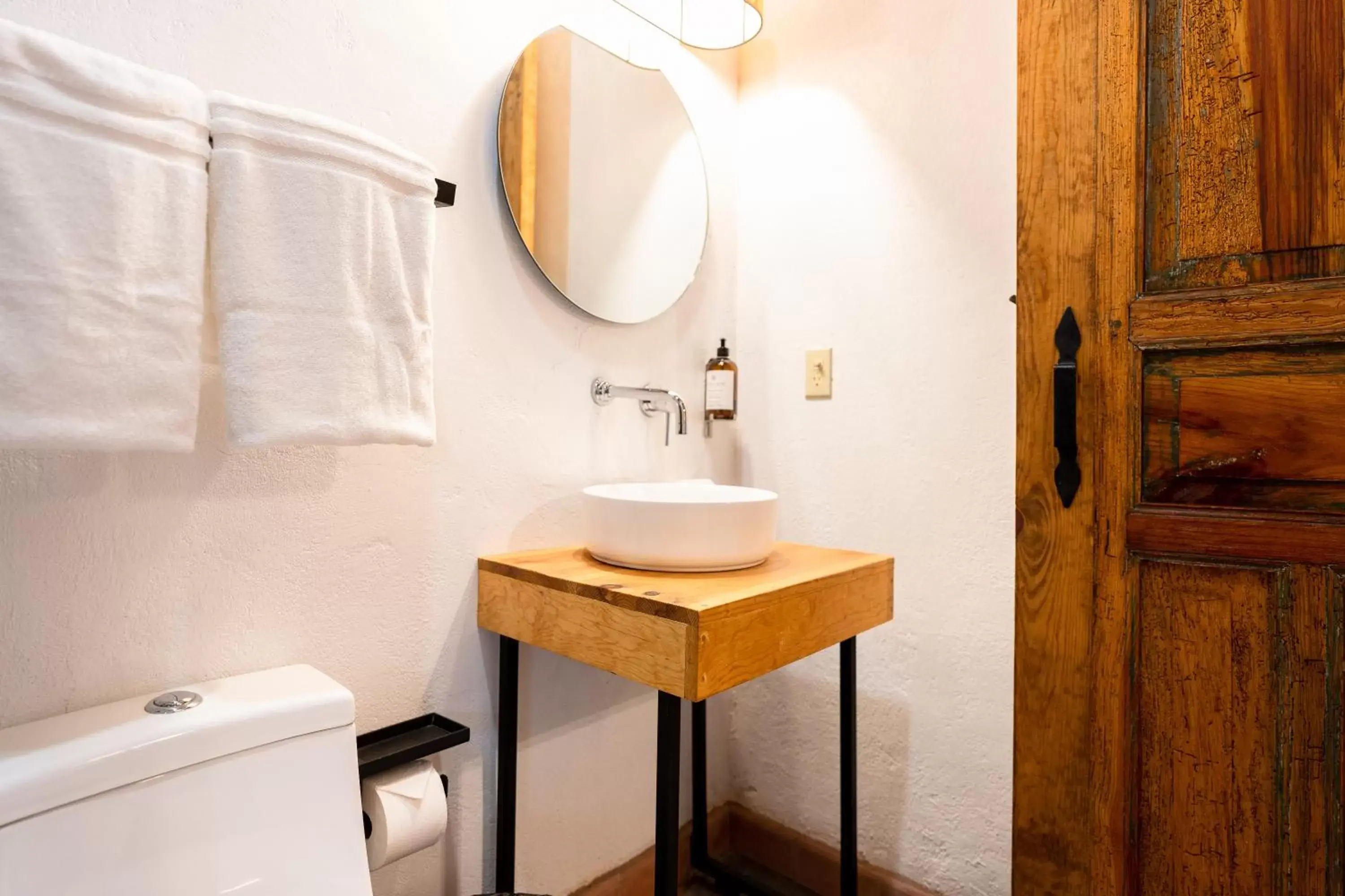 Toilet, Bathroom in Casa I. Madero