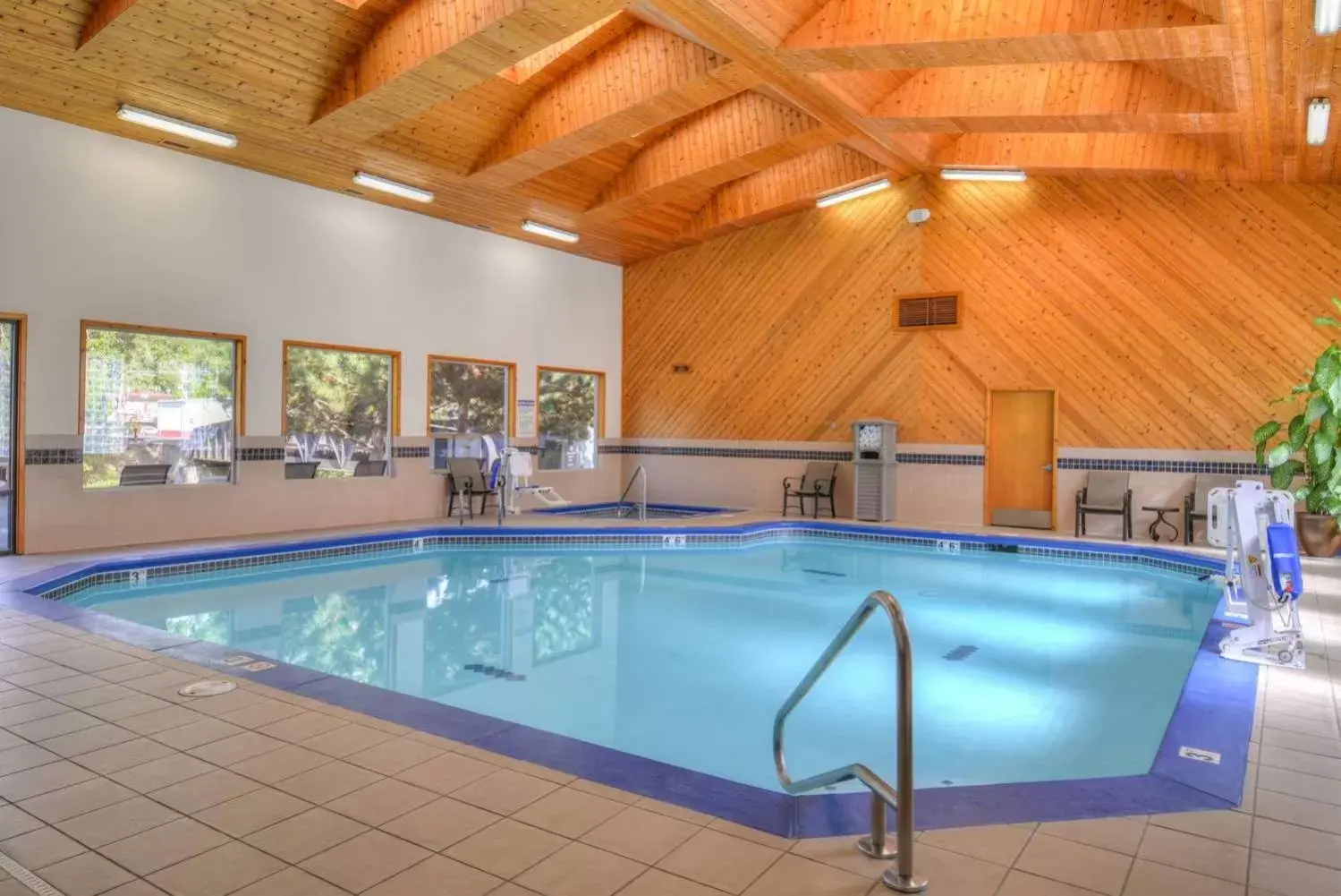 Swimming Pool in Best Western Lodge at River's Edge