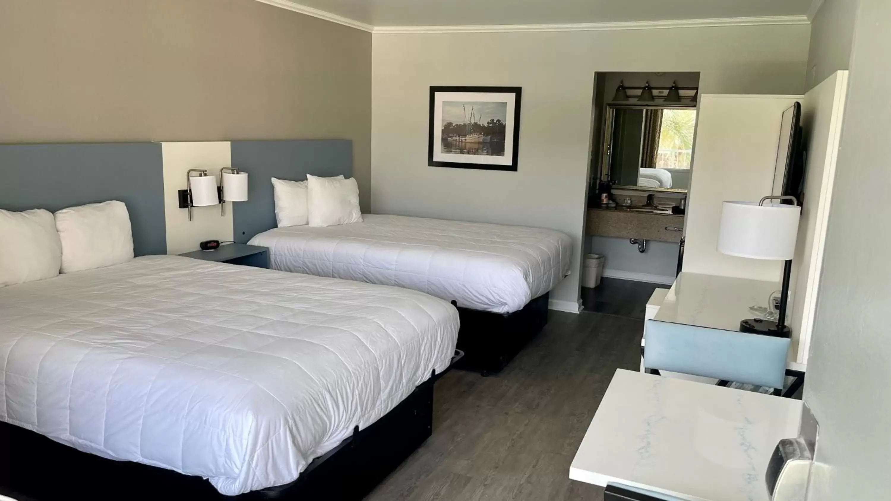 Bed in Quality Inn & Suites Georgetown Bed in Quality Inn & Suites Georgetown