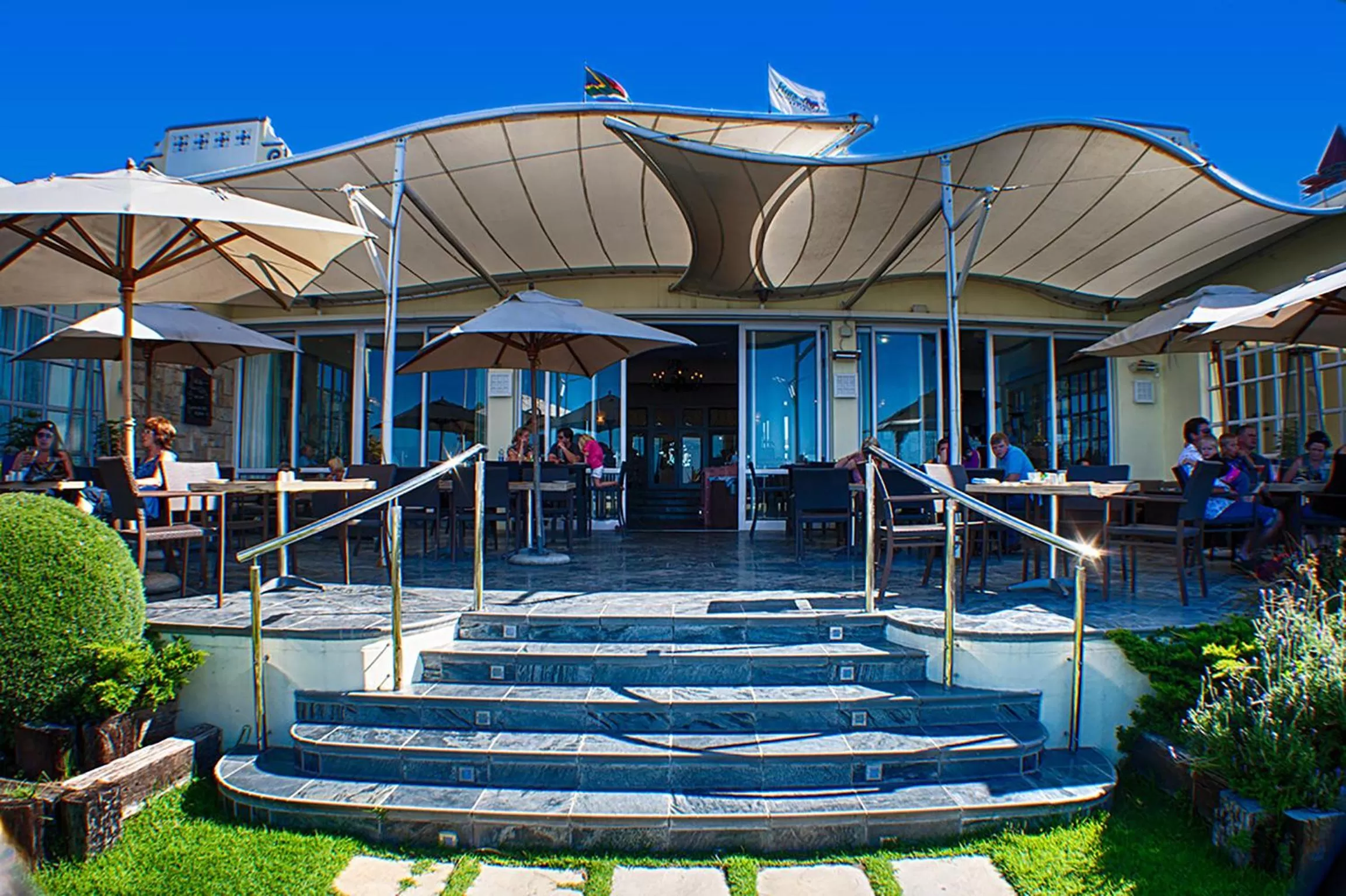 Restaurant/places to eat in The Beach Hotel